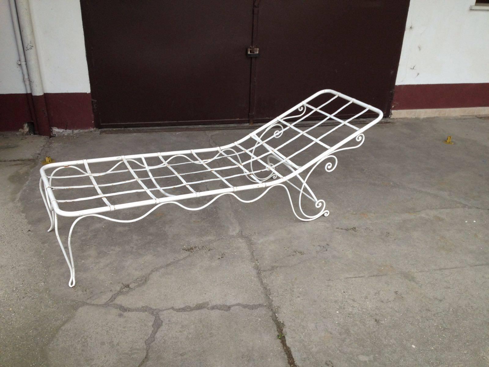 20th Century 1960s Italian Outdoor White Iron Daybed and Beige Waterproof Cover