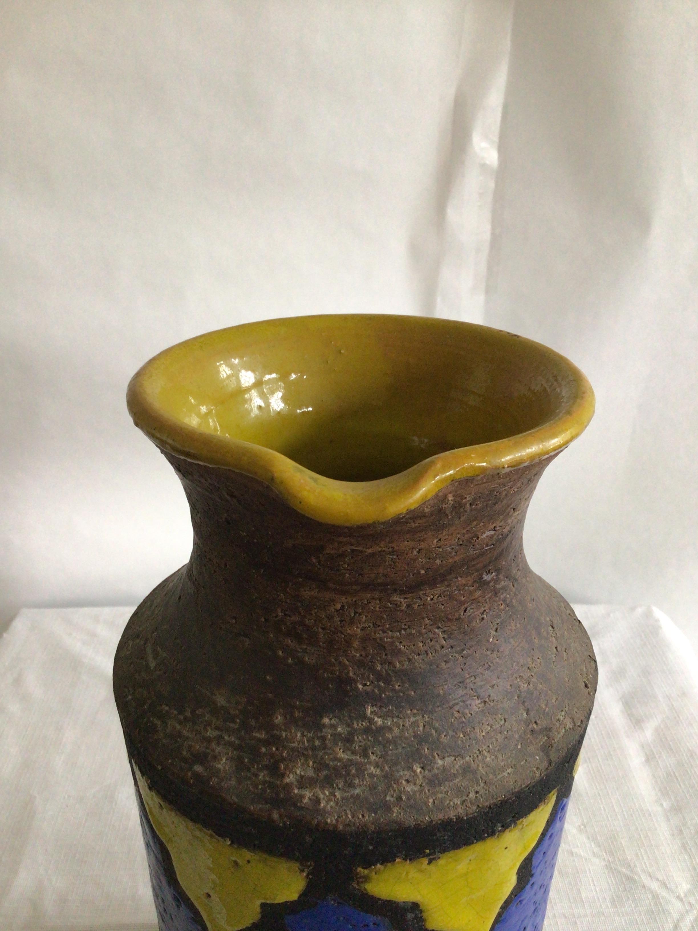 Jarra/Taza Bicolor Pintada Italiana Años 60 mediados del siglo XX en venta