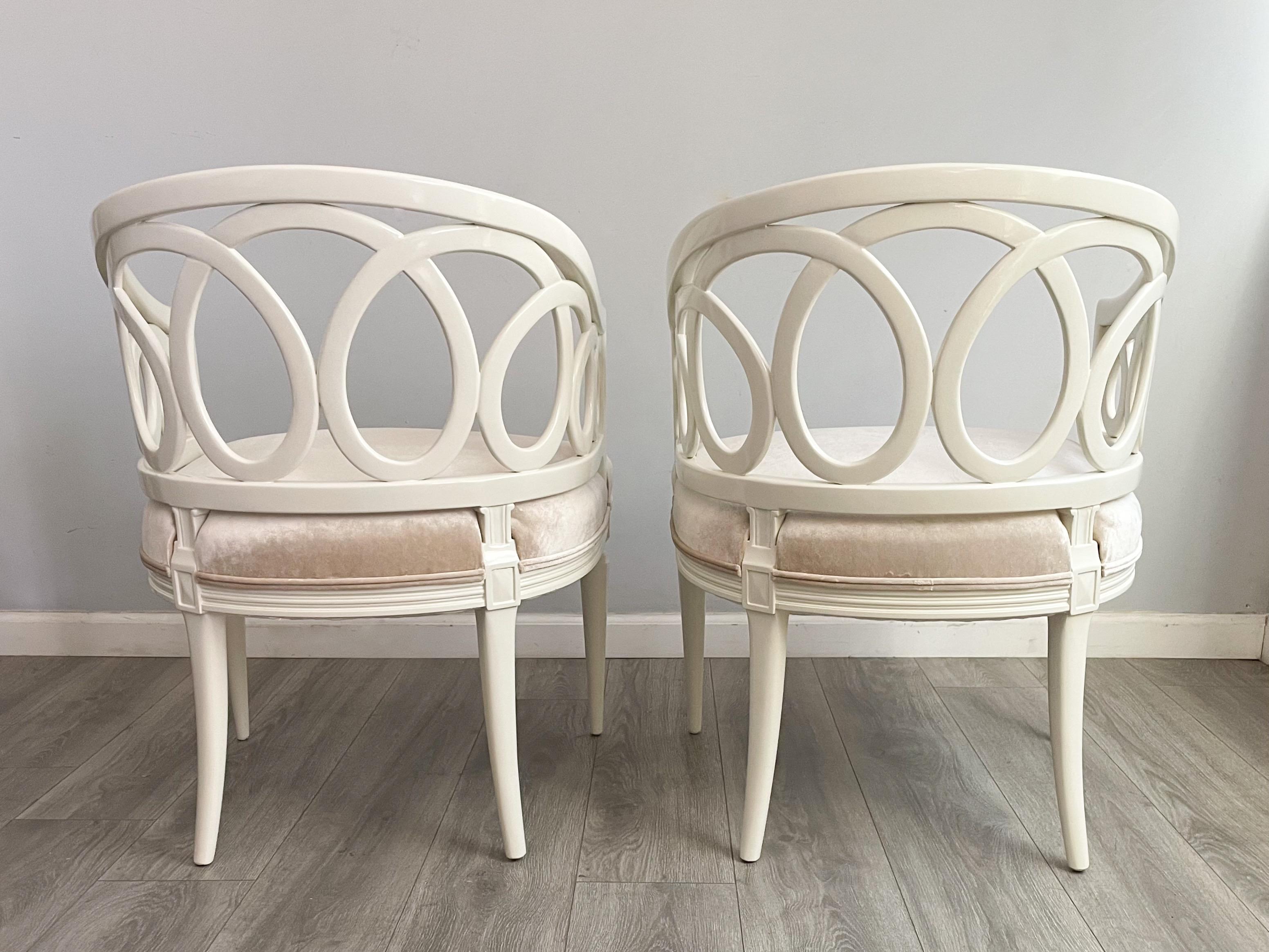 Néoclassique Paire de fauteuils laqués italiens des années 1960 en vente