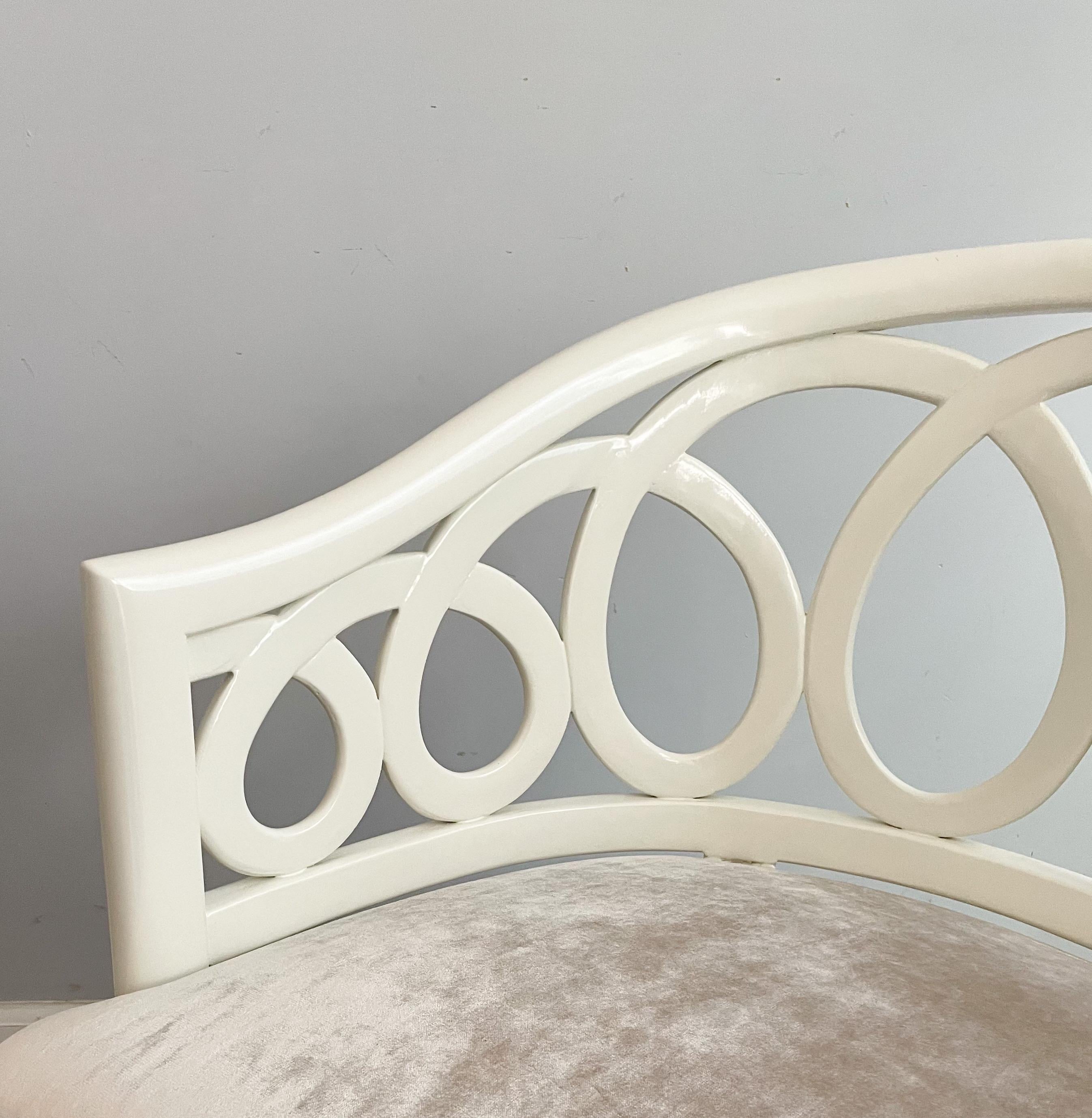 Velours Paire de fauteuils laqués italiens des années 1960 en vente