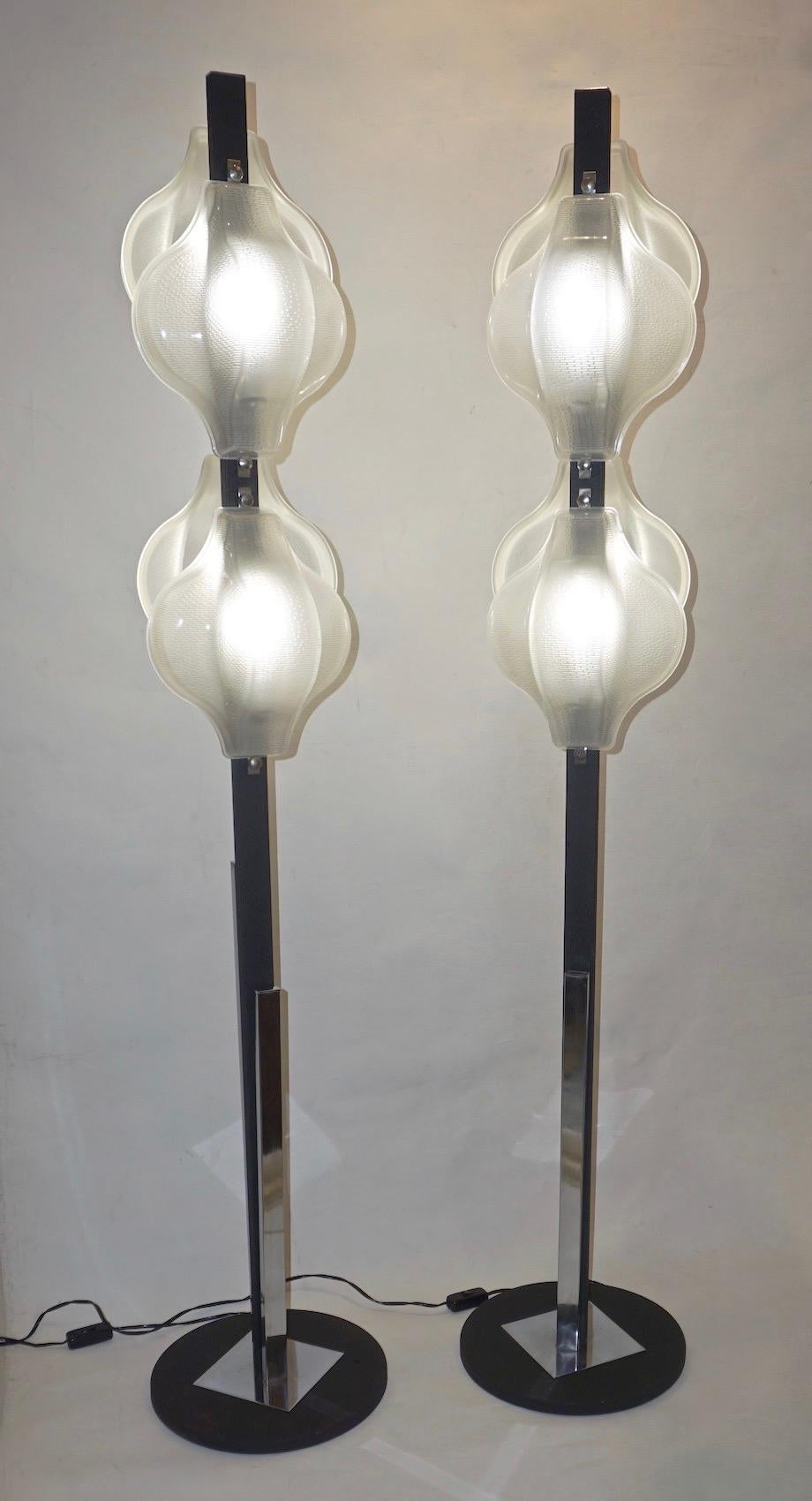 1960s Italian Pair of Minimalist White and Black Organic Chrome Floor Lamps For Sale 7