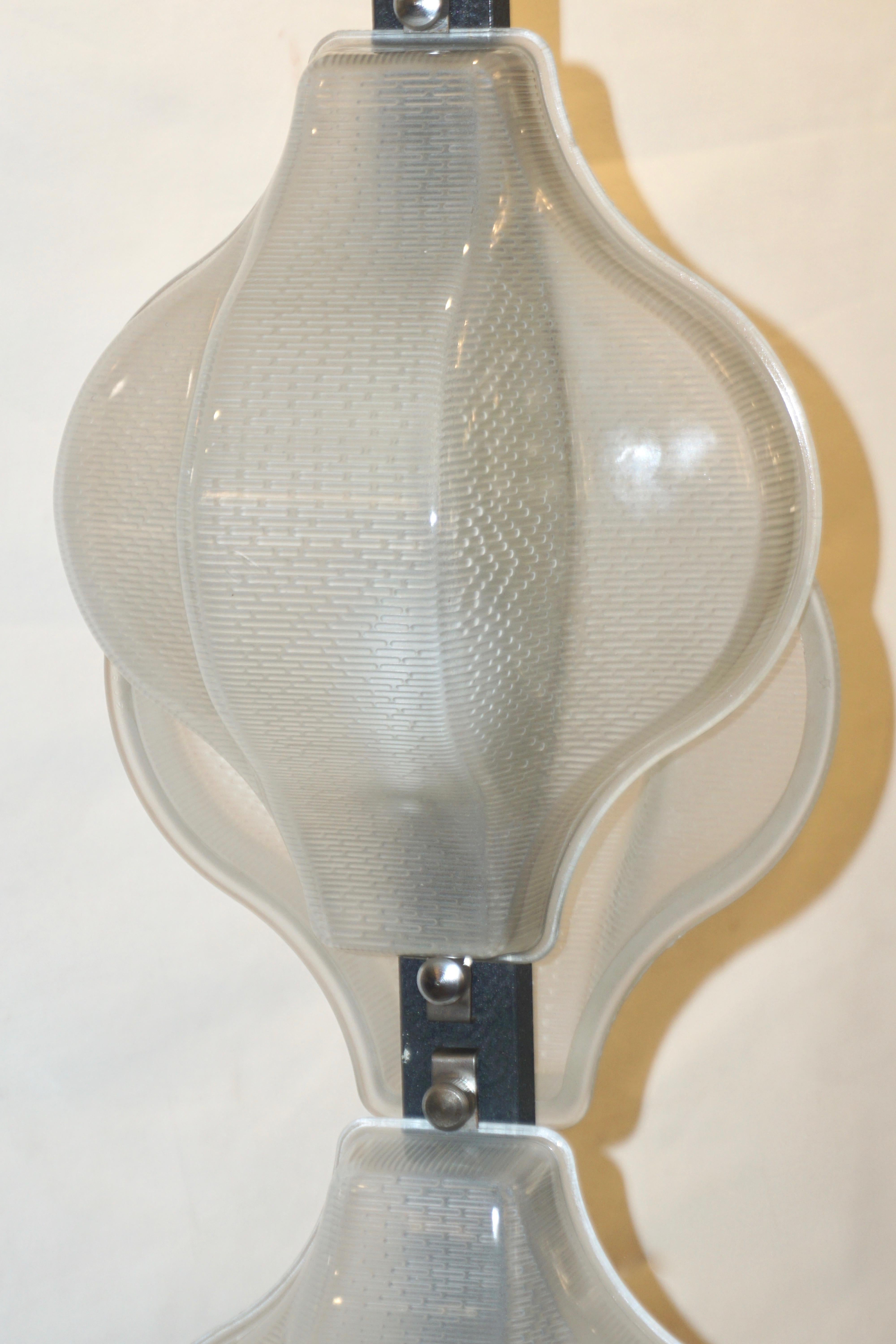 Minimalistische Stehlampen aus weißem und schwarzem organischem Chrom aus den 1960er Jahren, Italien (Handgefertigt) im Angebot