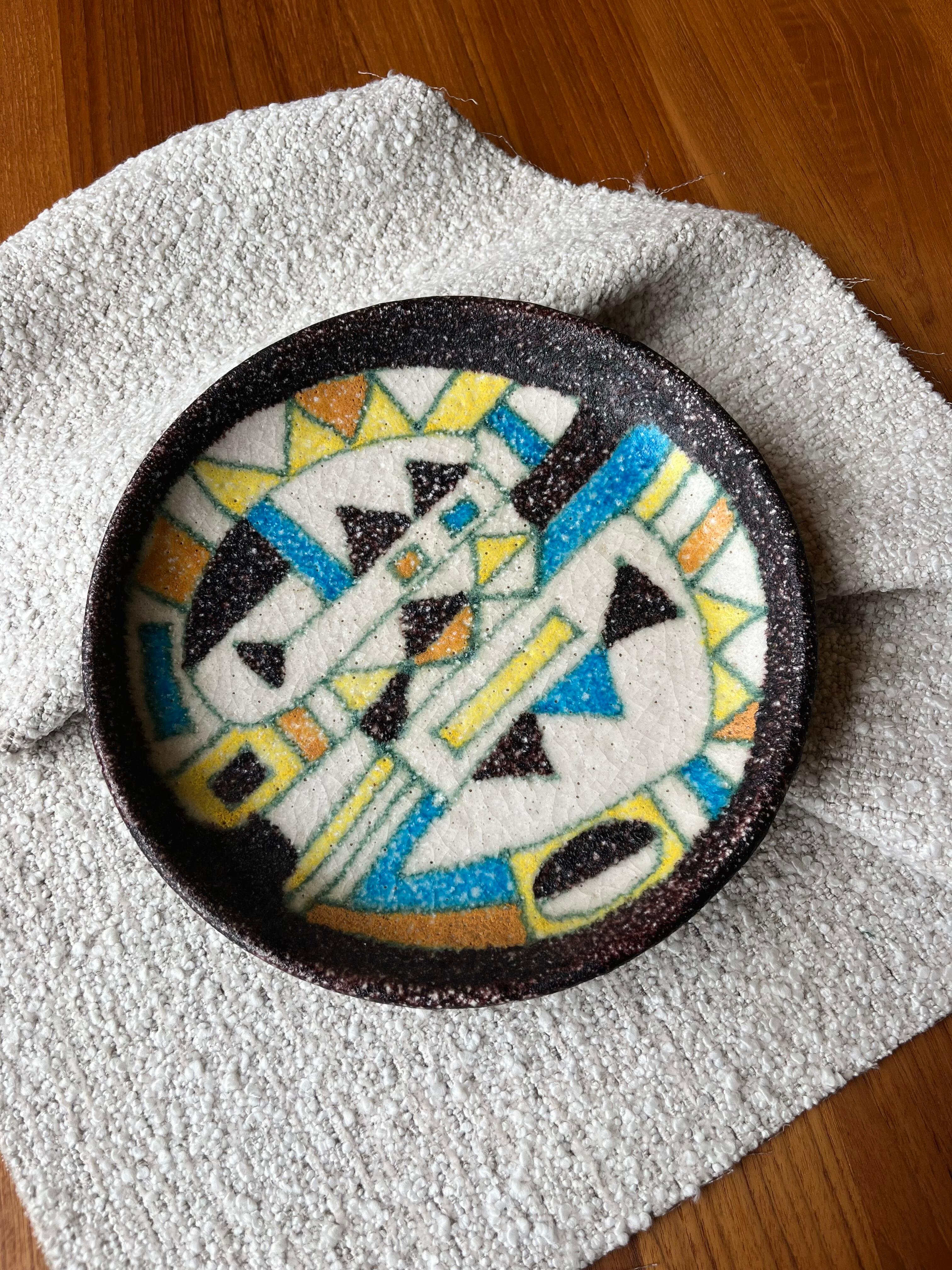 1960’s Italian Plate by Guido Gambone In Excellent Condition For Sale In Victoria, BC