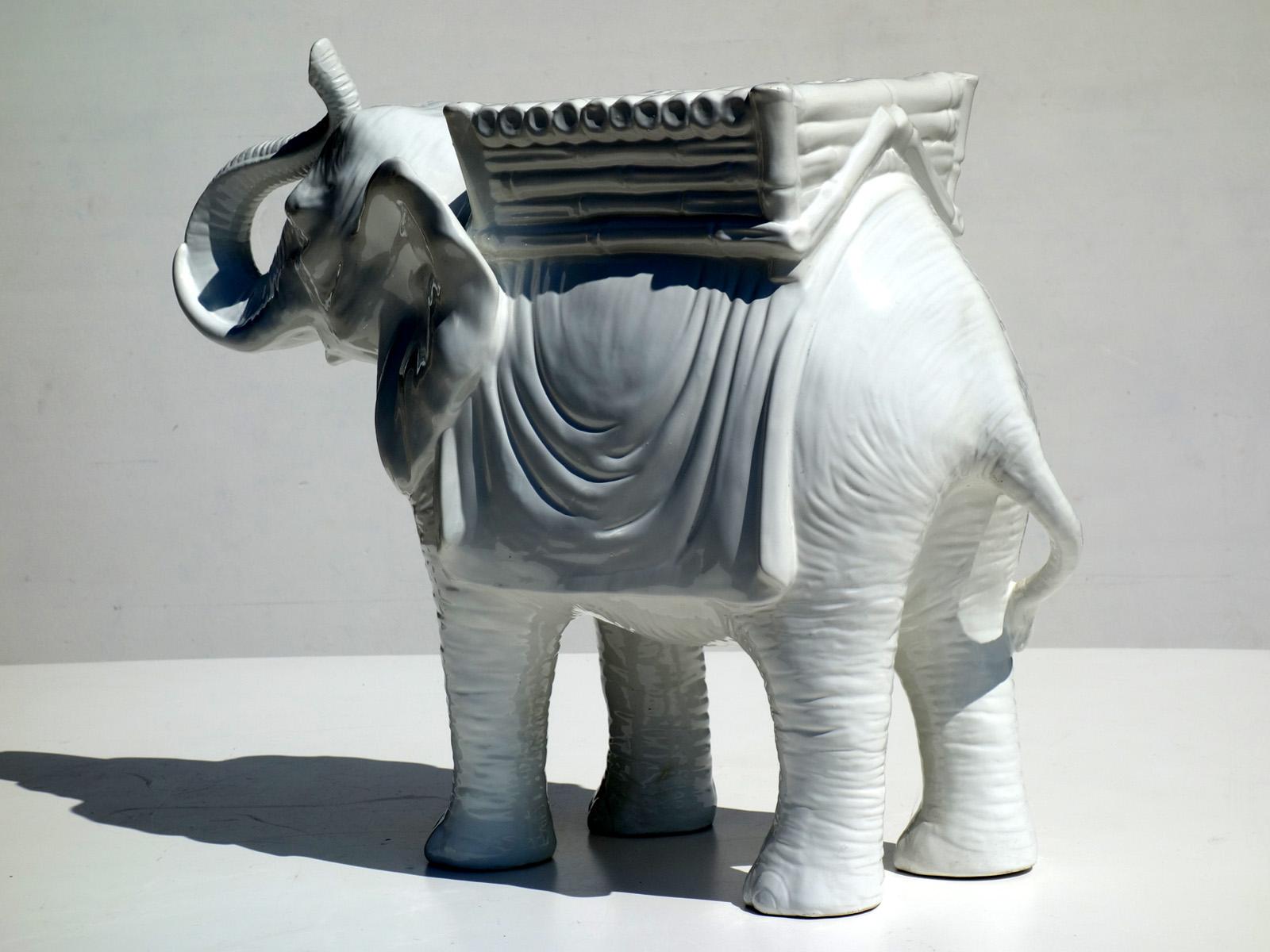 White pottery elephant made in Italy.
Excellent condiction.