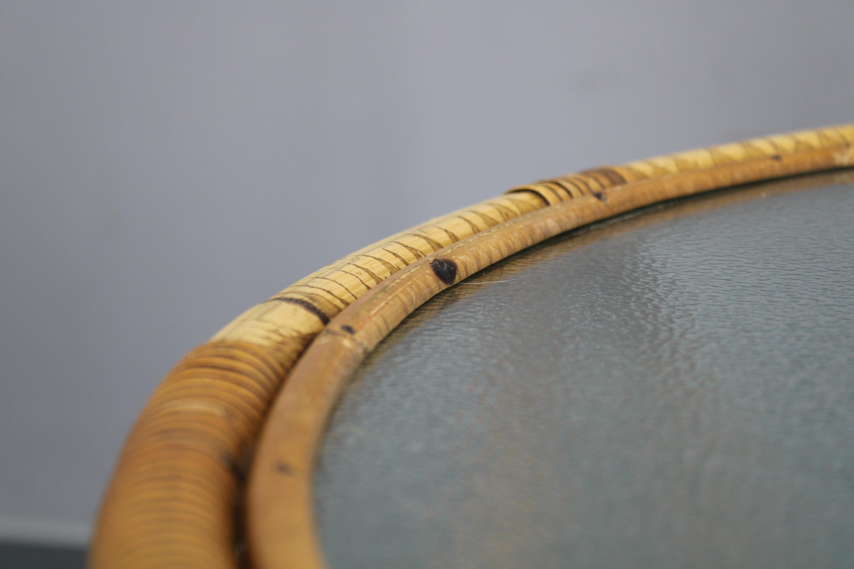 Table basse en rotin italien des années 1960 avec plateau en verre, design rond du milieu du siècle en vente 6