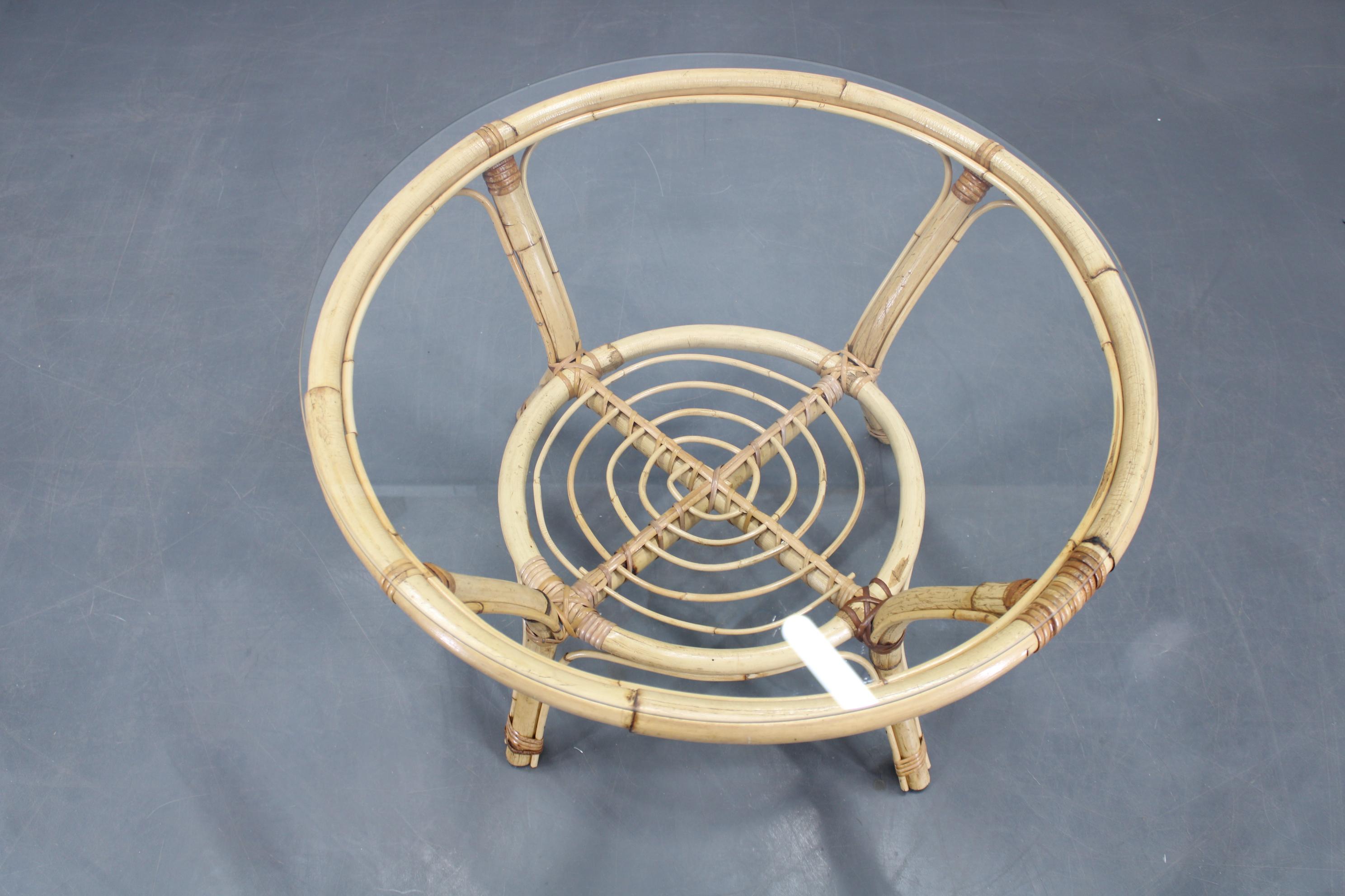 - good original condition with minor signs of use 
- Sturdy and stable
- Glass has some scratches