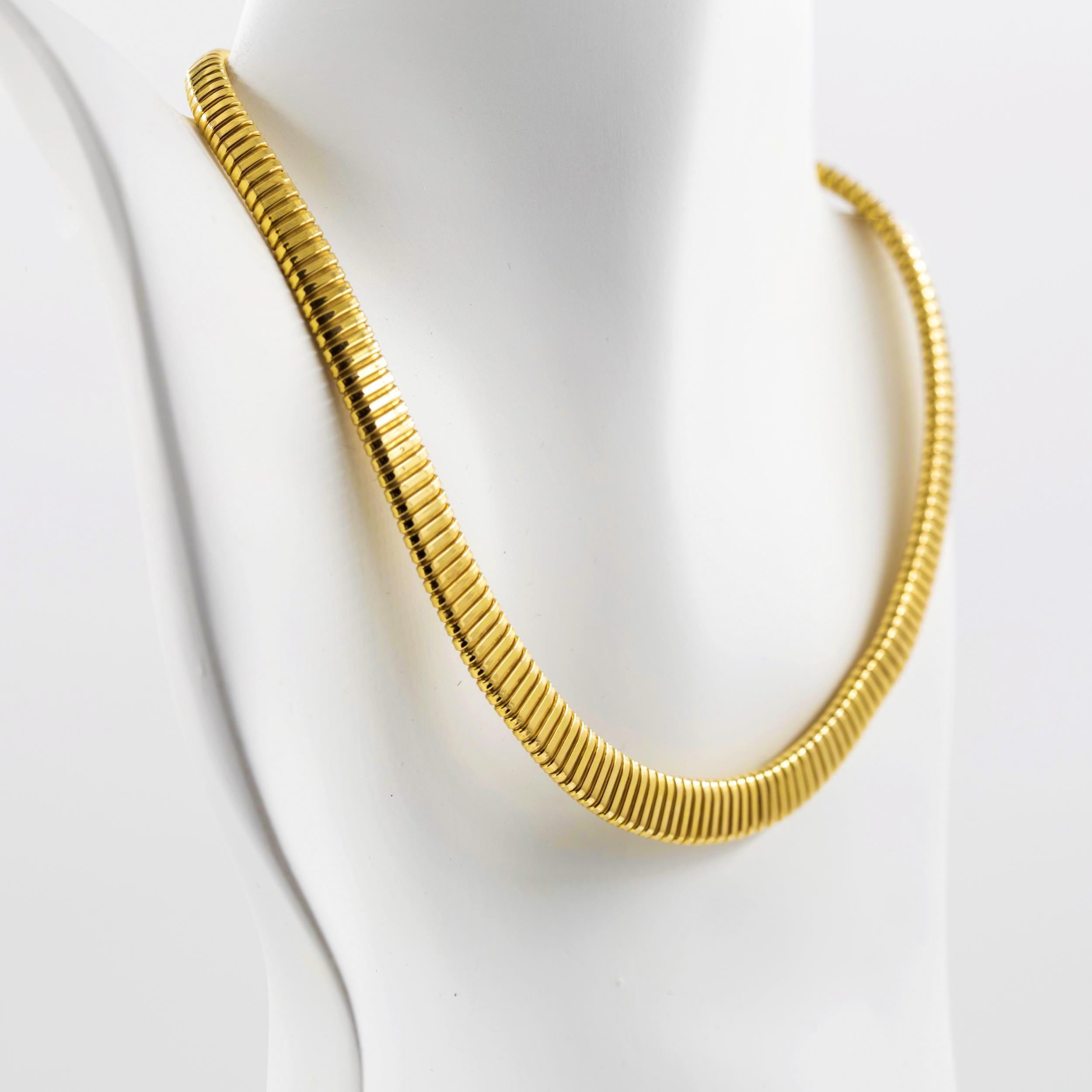 Mid-Century Modern 1960s Italian Retro 18-Karat Yellow Gold Omega Flex Link Necklace