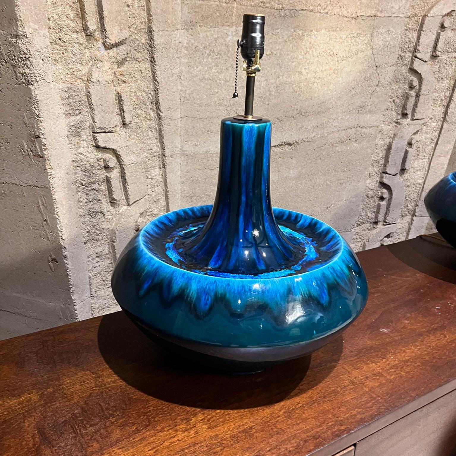 Mid-Century Modern Lampes de table italiennes Rimini en céramique bleue des années 1960, style Aldo Londi Bitossi en vente