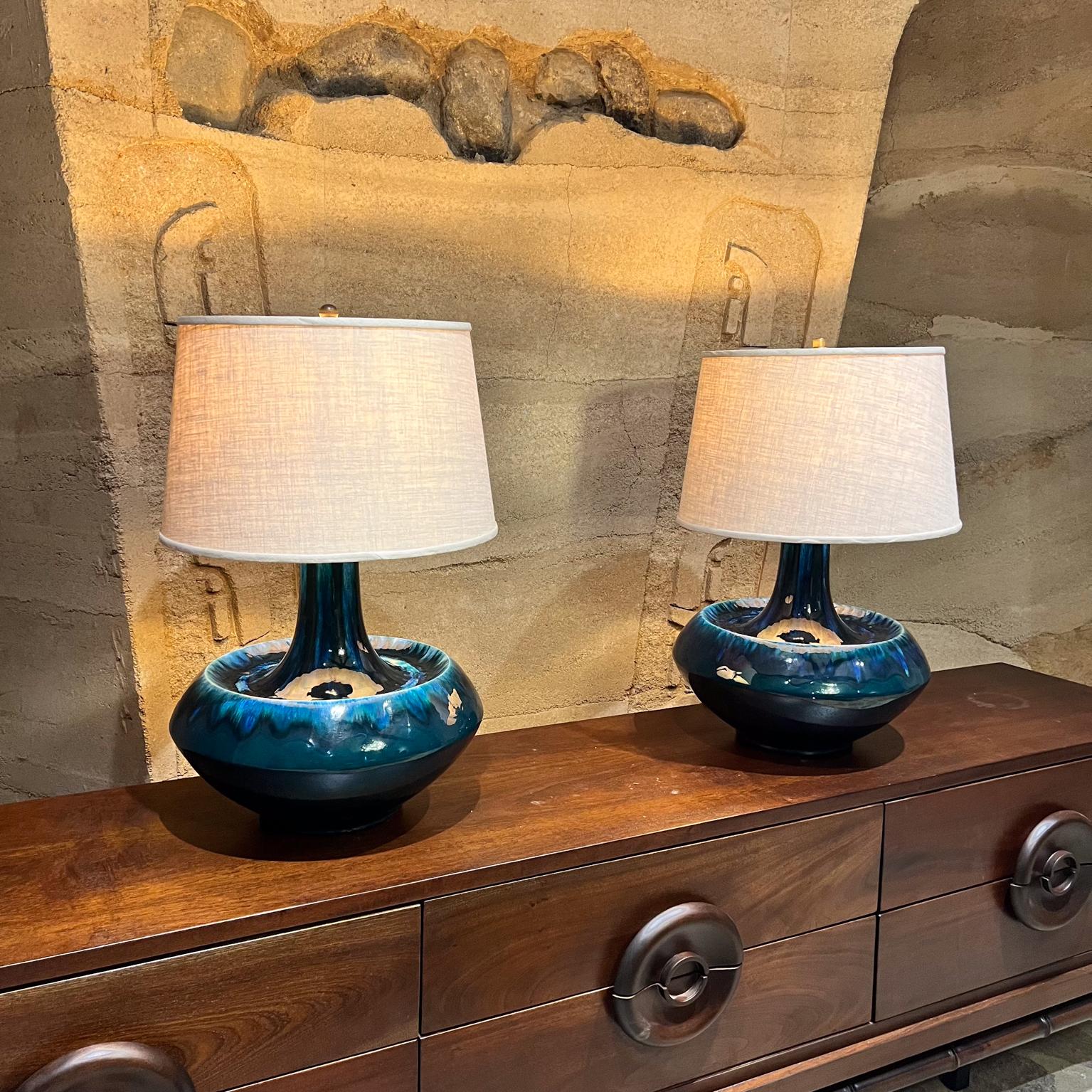 1960s Italian Rimini Blue Ceramic Table Lamps Style Aldo Londi Bitossi In Good Condition For Sale In Chula Vista, CA