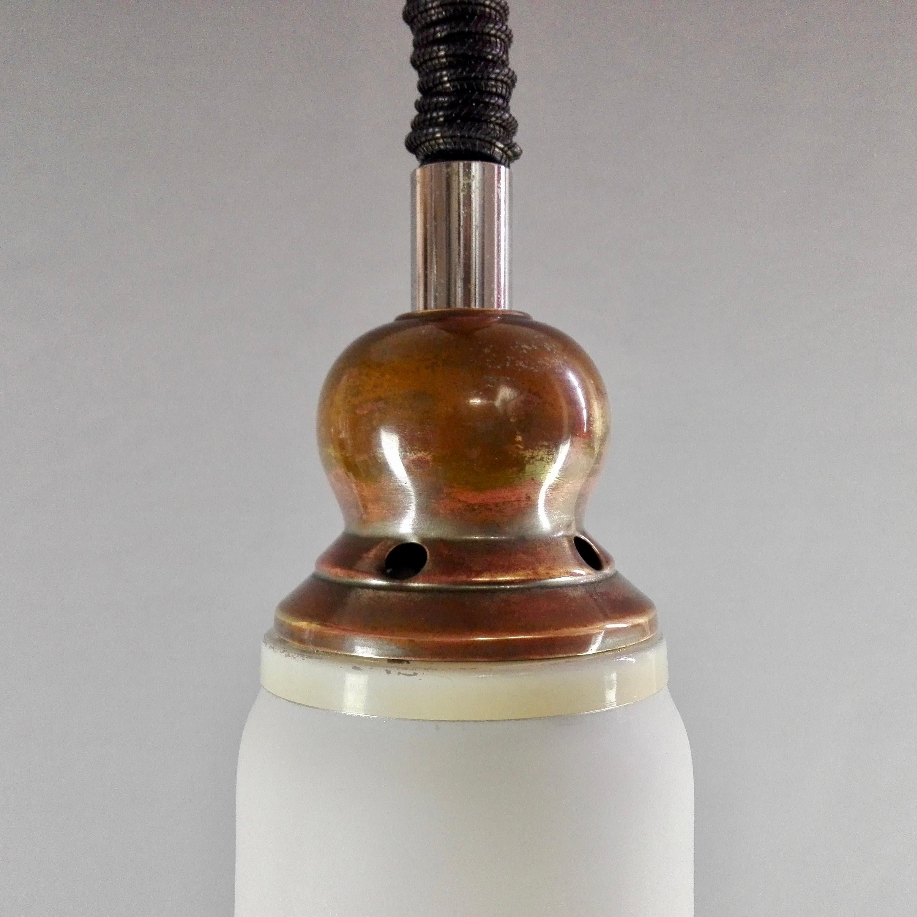 1960s Italian rise-and-fall glass and aluminum three-light pendant lamp.  For Sale 2