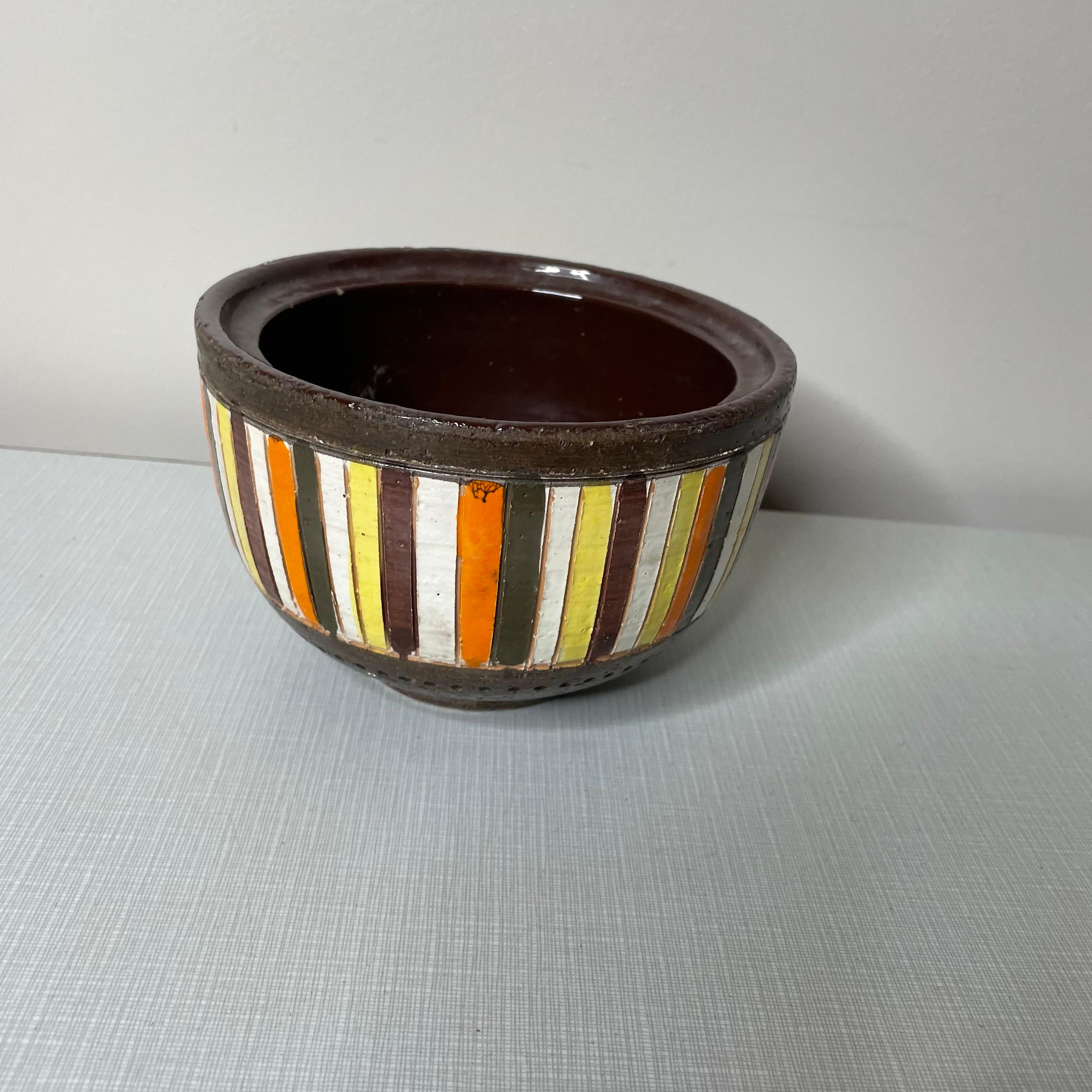 Italian made candy bowl by Rosenthal Netter, likely by Bitossi Raymor. Some minor chips in a few spots. Please look over the photos for a better idea of the light wear. Signed on base.