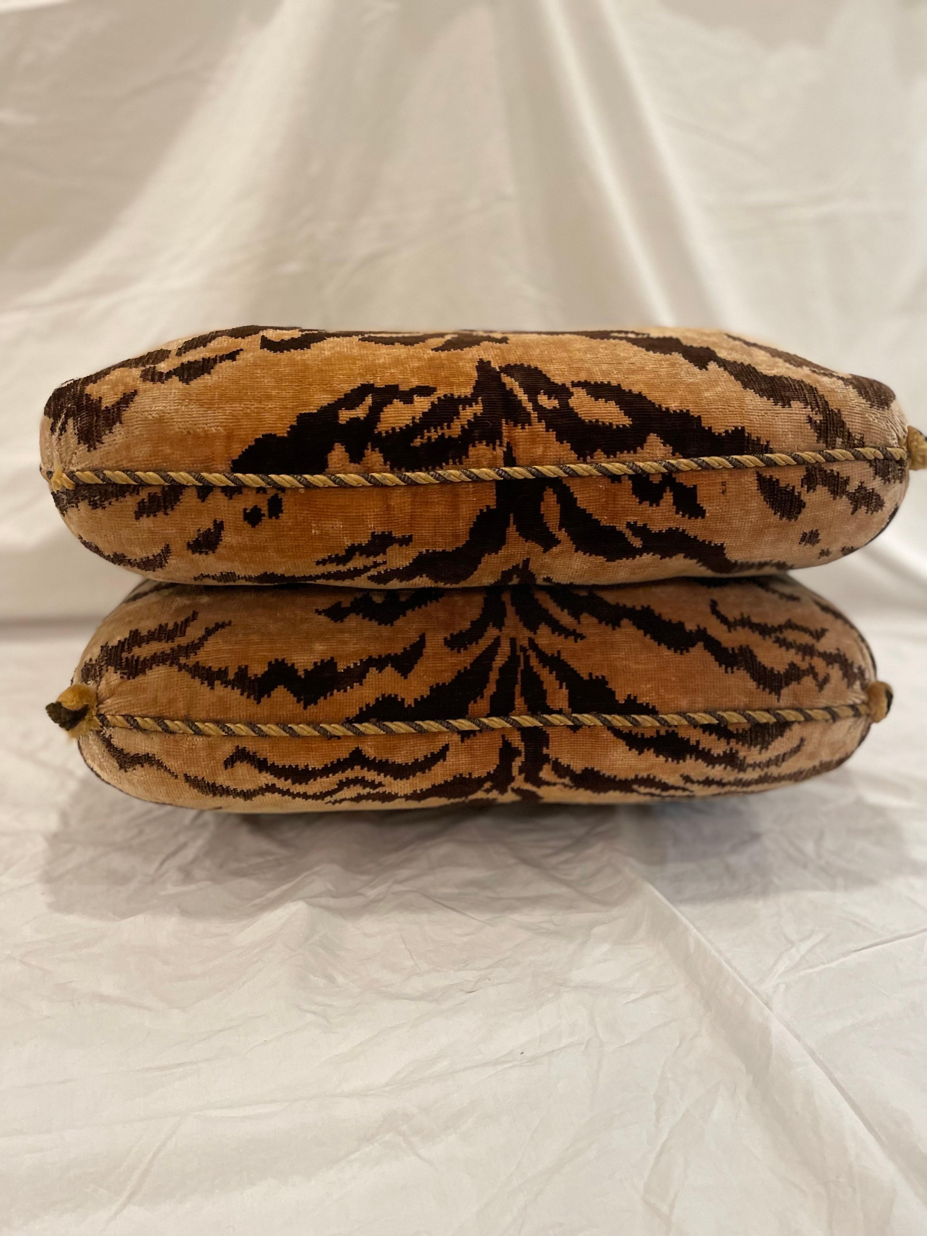 1960's Italian Scalamandré Le Tigre Stacked Cushion Ottoman For Sale 3