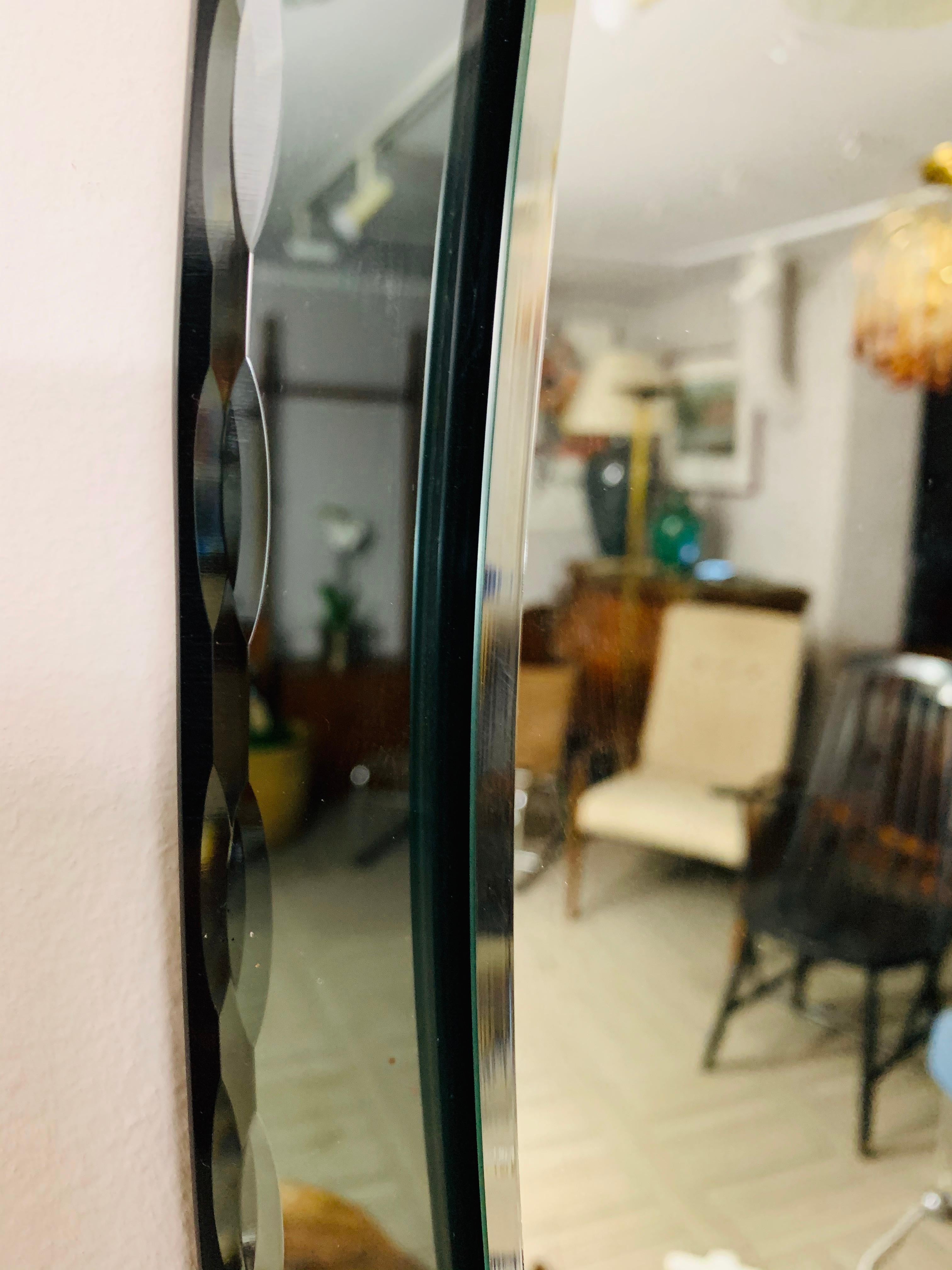 Mid-Century Modern 1960s Italian Scalloped Bevelled Edge Clear and Green Mirror Fontana Arte Style