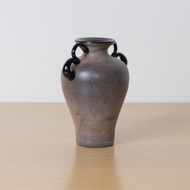 Vase amphore en verre Scavo rose pêche et blanc, attribué