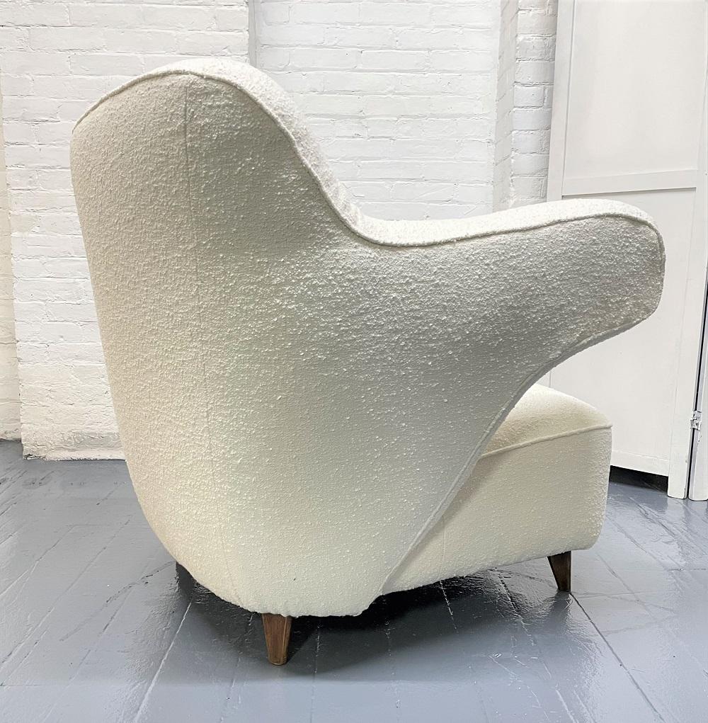 Mid-Century Modern 1960s Italian Sculptural Lounge Chair For Sale