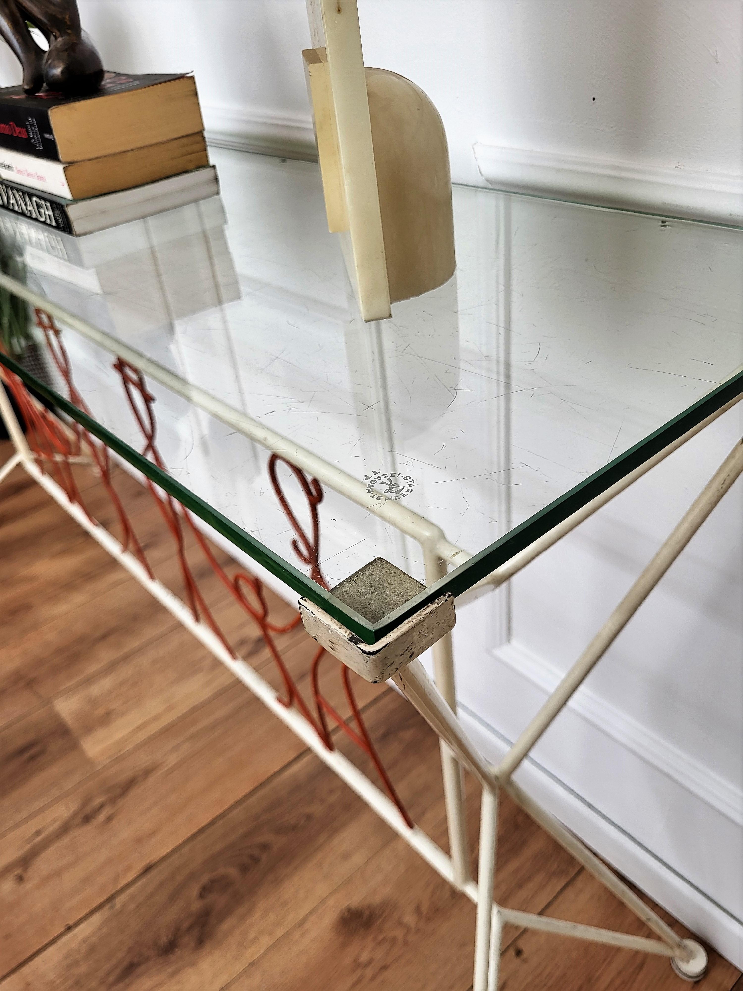 Table console sculpturale italienne unique en verre et fer des années 1960 en vente 2