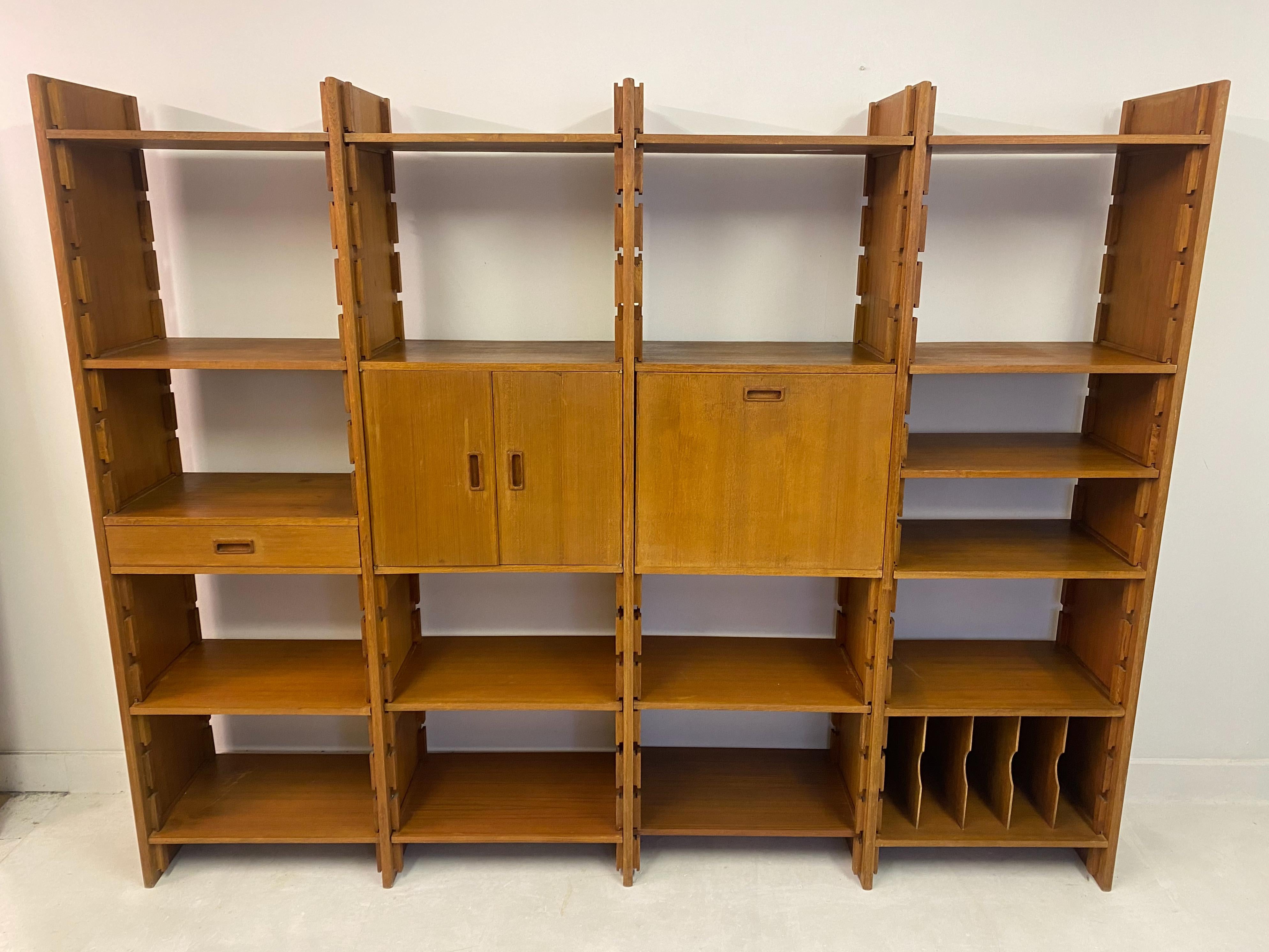 1960s, Italian Shelving Unit Bookcase In Good Condition In London, London
