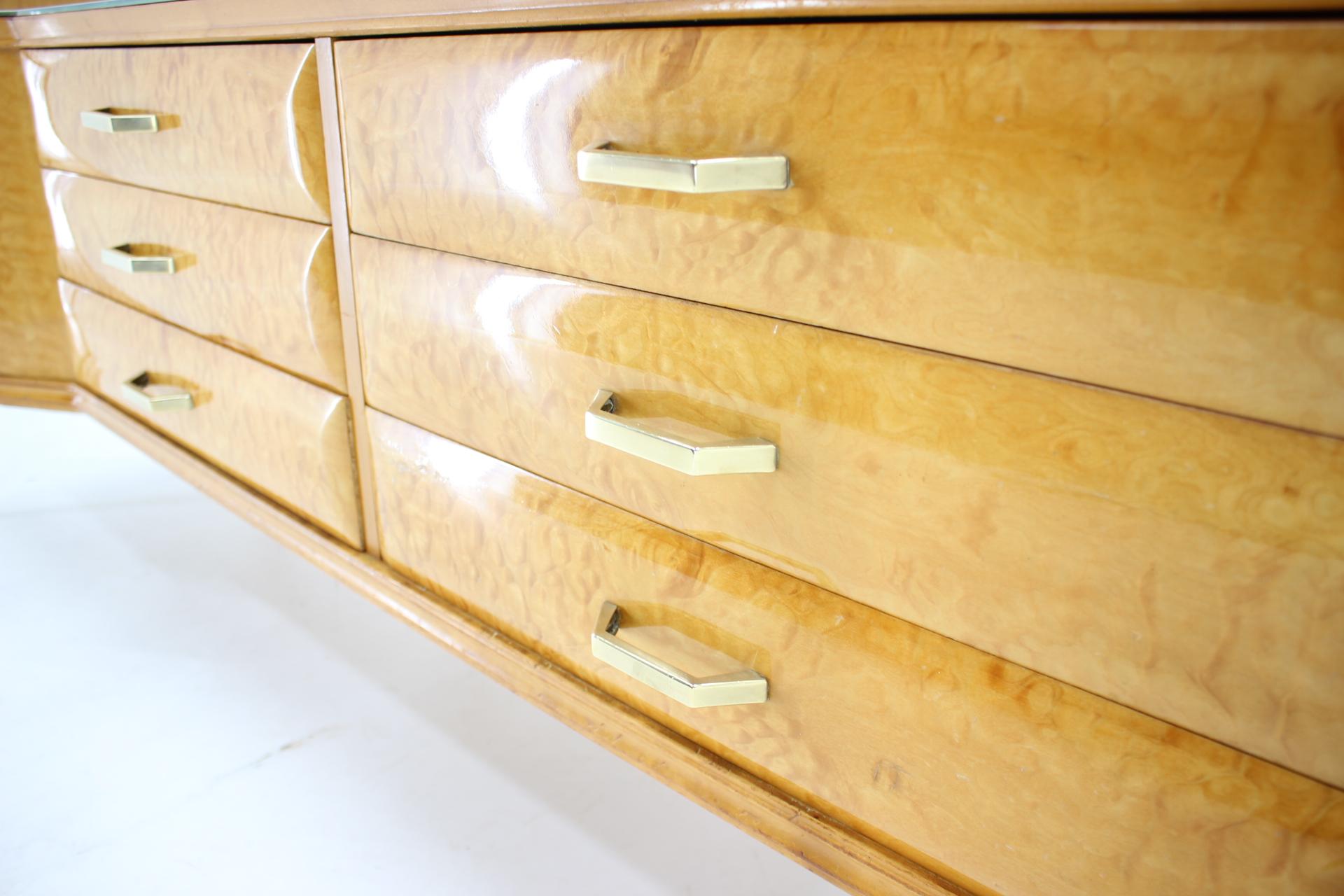 1960s Italian Sideboard/Chest of Drawers in High Gloss Finish with Glass Top and For Sale 10