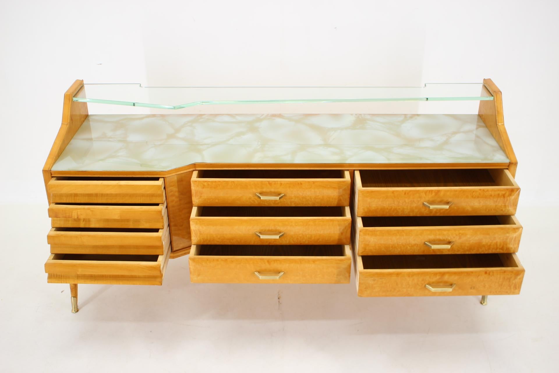Mid-20th Century 1960s Italian Sideboard/Chest of Drawers in High Gloss Finish with Glass Top and For Sale
