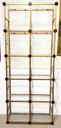 Italienische Etagere aus vergoldetem Metall mit sechs Ablagen aus den 1960er Jahren und runden Bernsteinglas-Einlagen