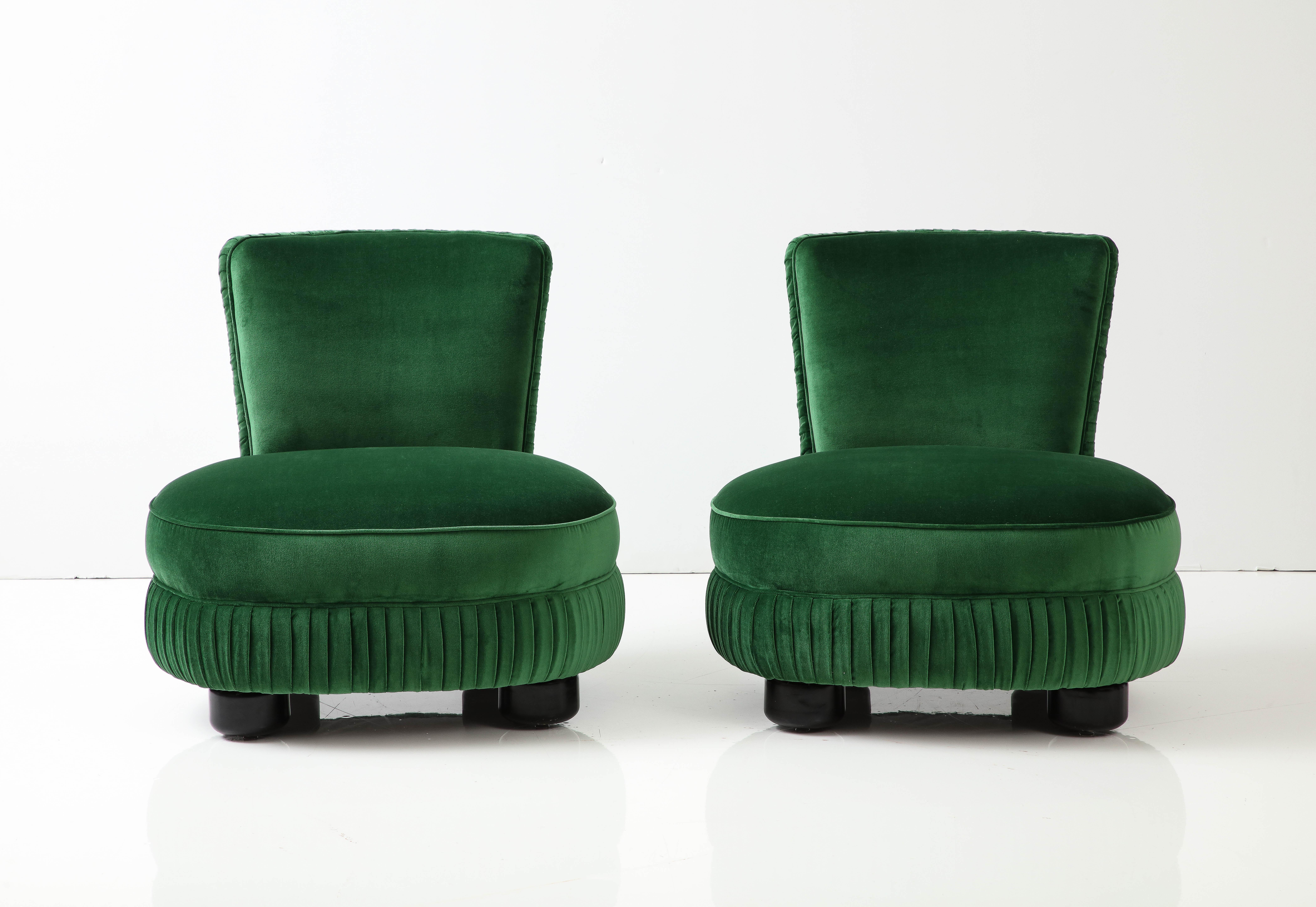 1960s Italian Slipper Chairs in Green Velvet In Good Condition For Sale In New York, NY