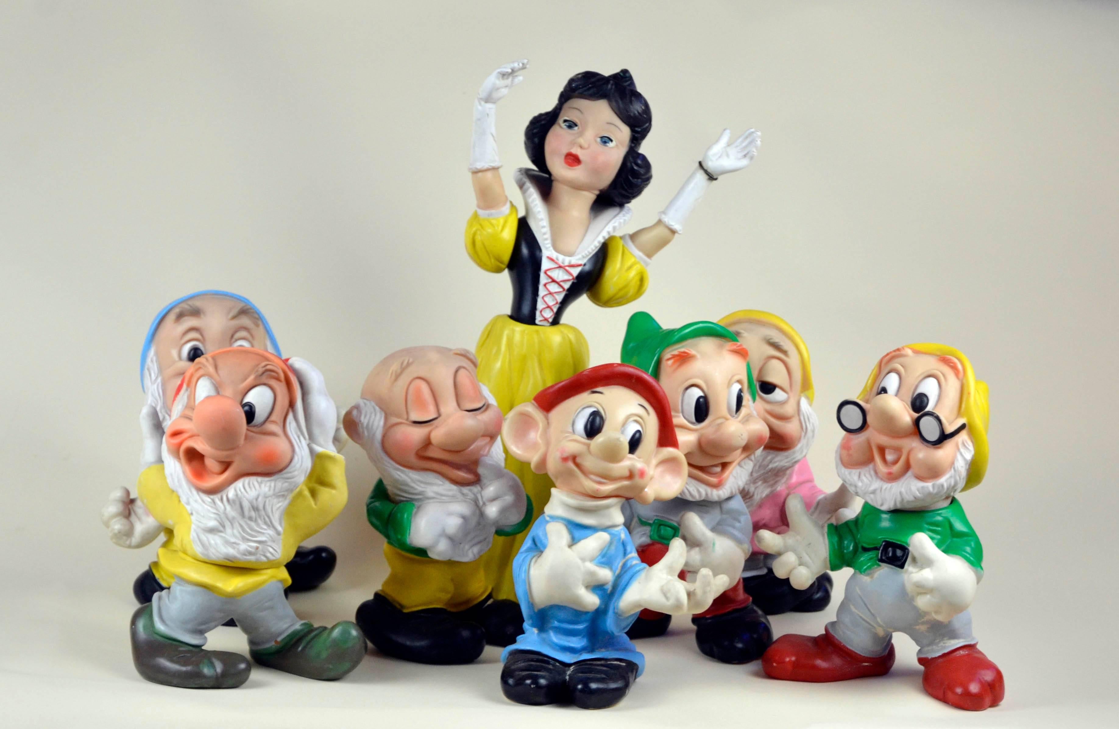 Vintage snow white and the seven dwarfs whistling rubber toys made by Ledraplastic Italy in the 1960s.

Marked Walt Disney Production on the back and stamped with Ledraplastic elephant symbol.

Collector's note:

In 1962, the company