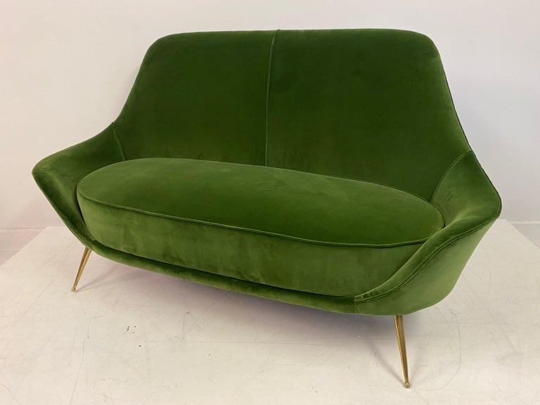 20th Century 1960s Italian Sofa in Green Cotton Velvet For Sale