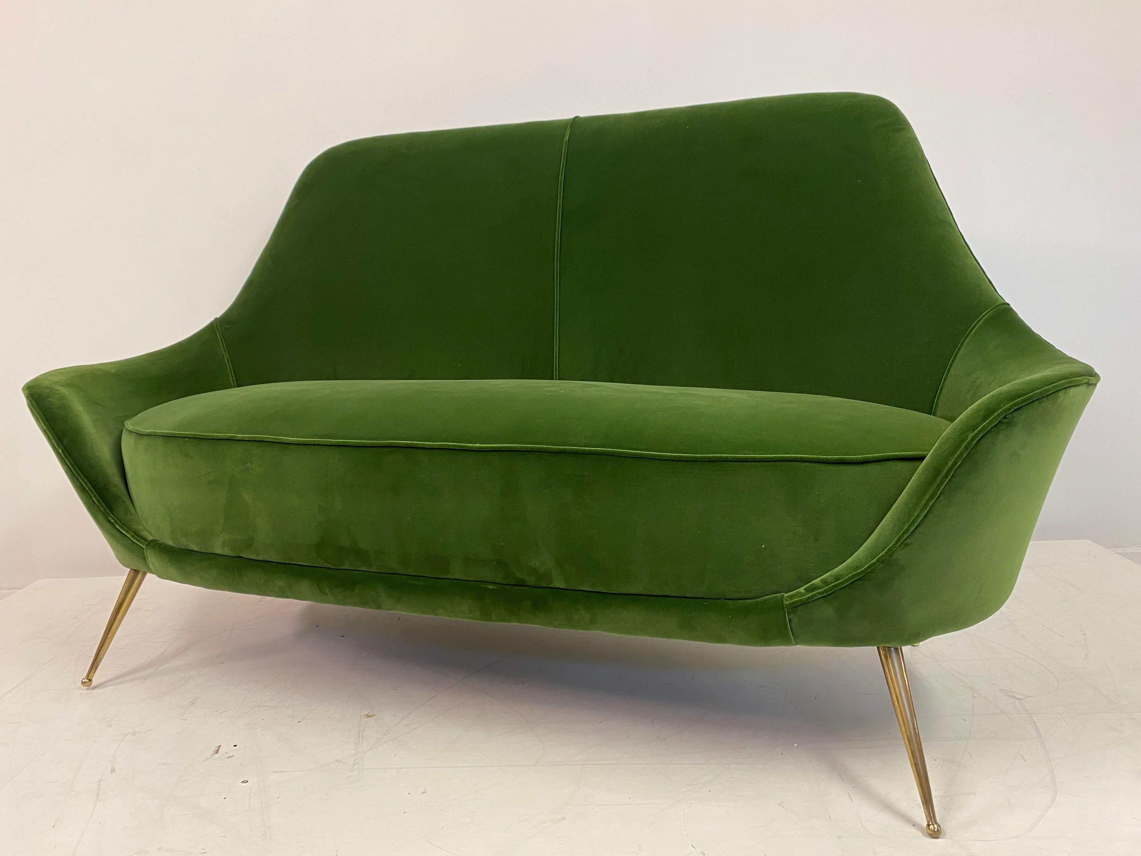 1960s Italian Sofa in Green Cotton Velvet In Excellent Condition In London, London