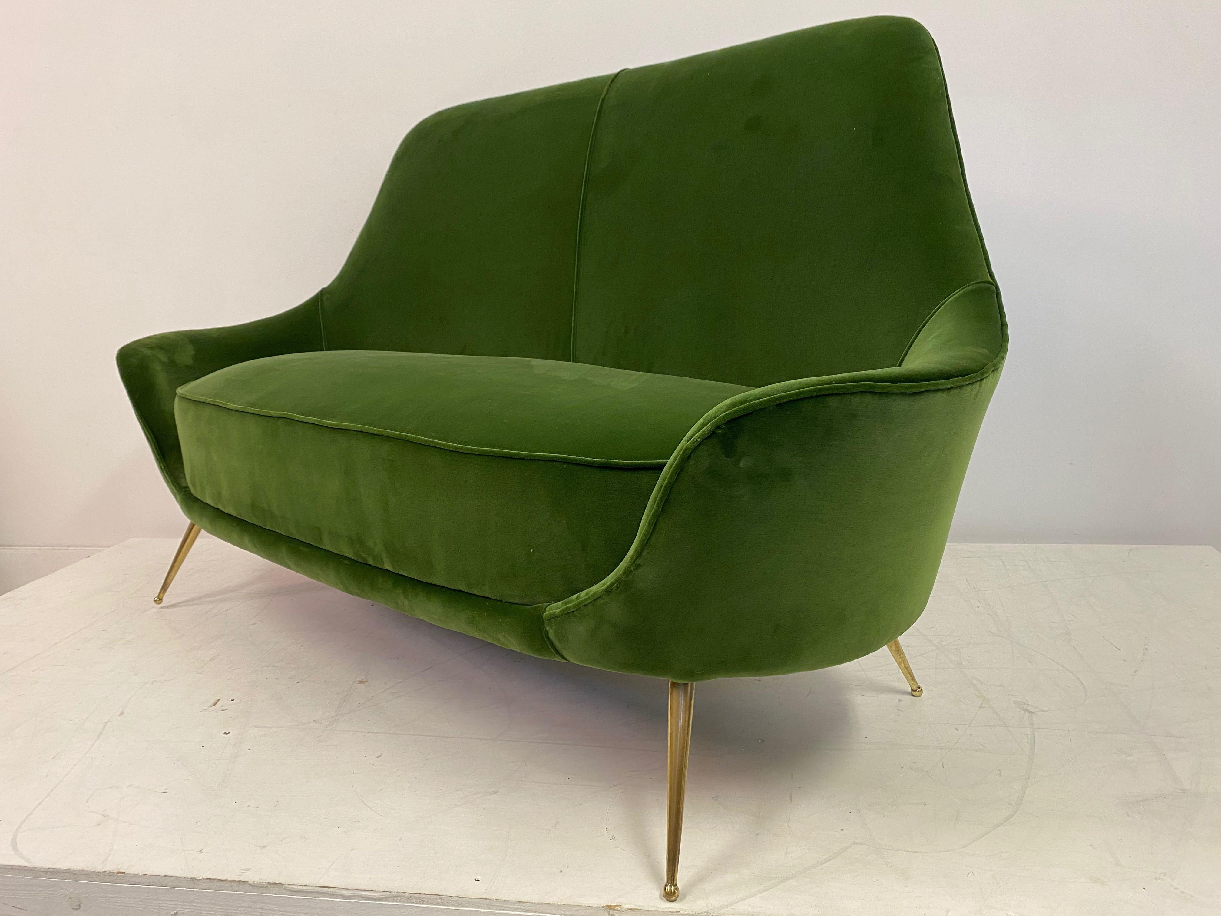 20th Century 1960s Italian Sofa in Green Cotton Velvet