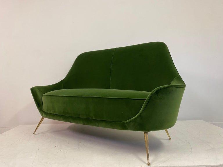 1960s Italian Sofa in Green Cotton Velvet For Sale 3