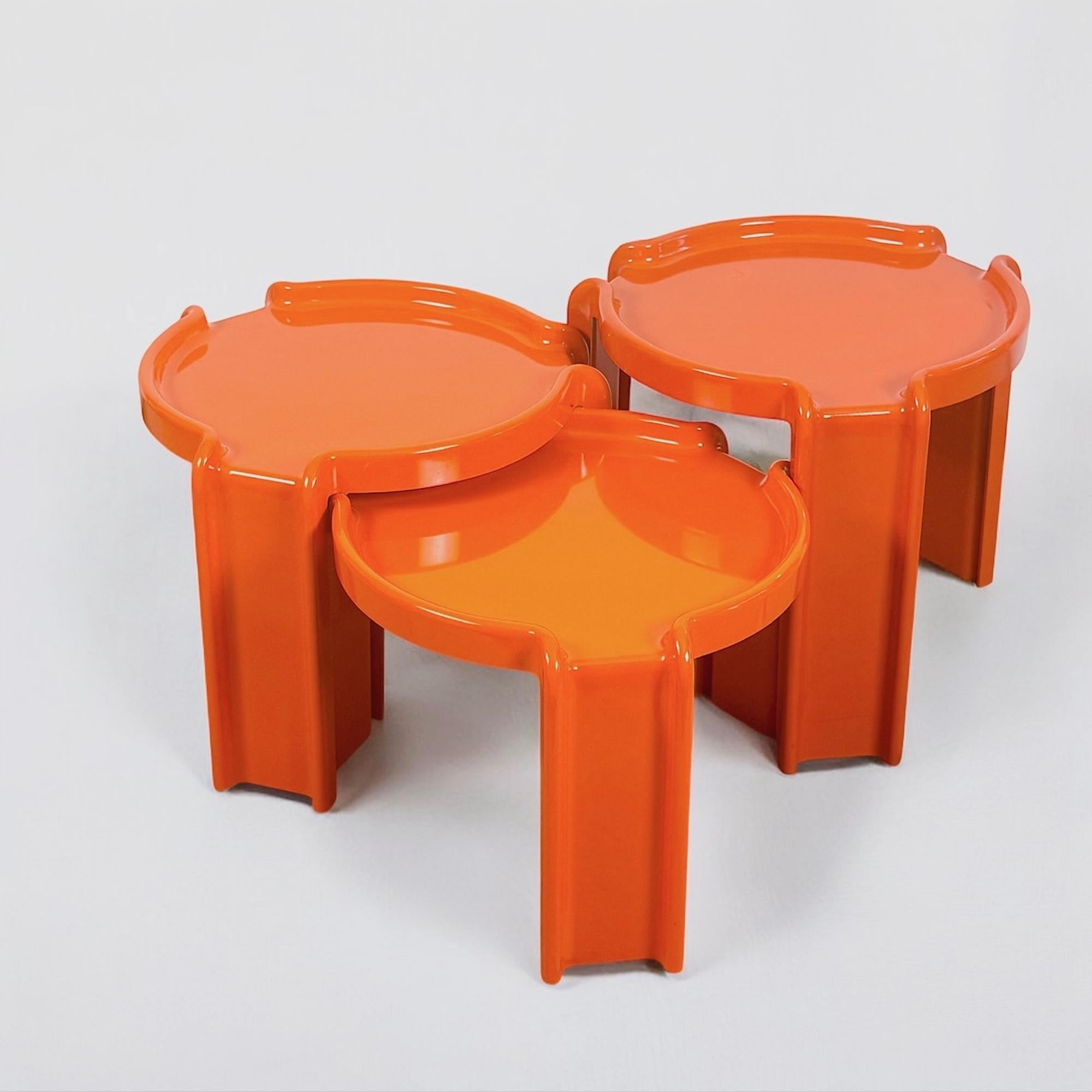 1960s Italian Space Age Giotto Stoppino Tables 4905/6/7 for Kartell, Orange Set For Sale 8