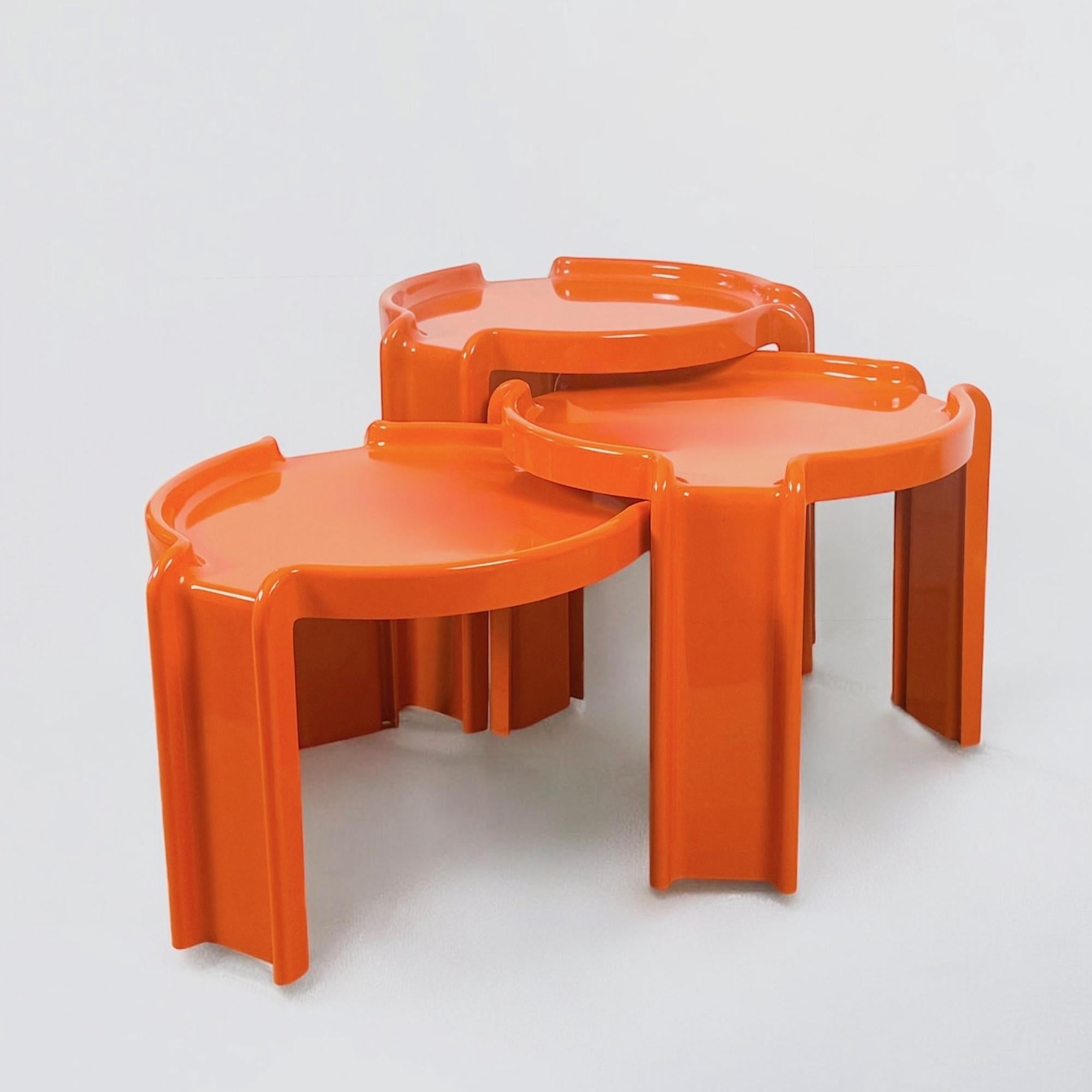 1960s Italian Space Age Giotto Stoppino Tables 4905/6/7 for Kartell, Orange Set For Sale 9