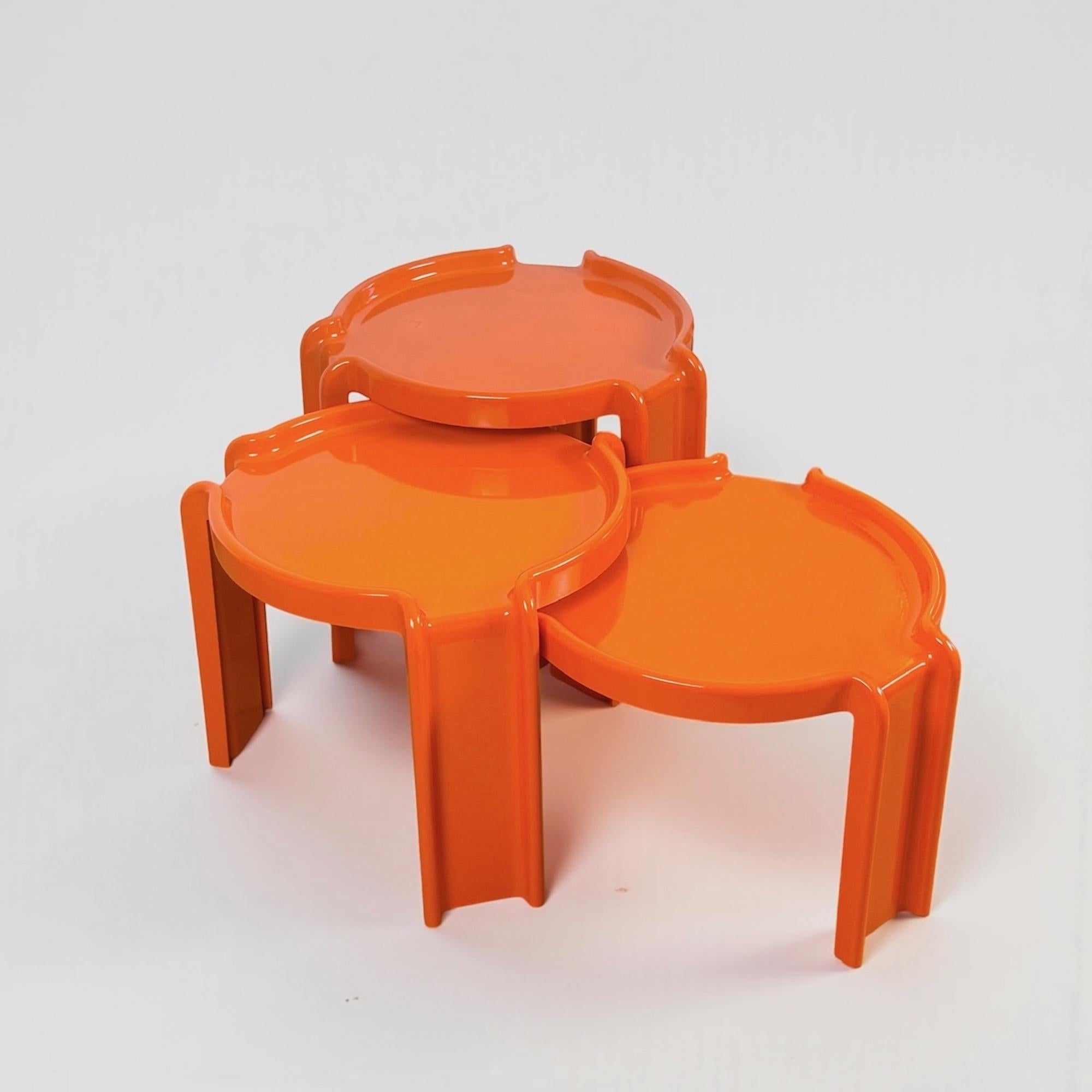1960s Italian Space Age Giotto Stoppino Tables 4905/6/7 for Kartell, Orange Set For Sale 11