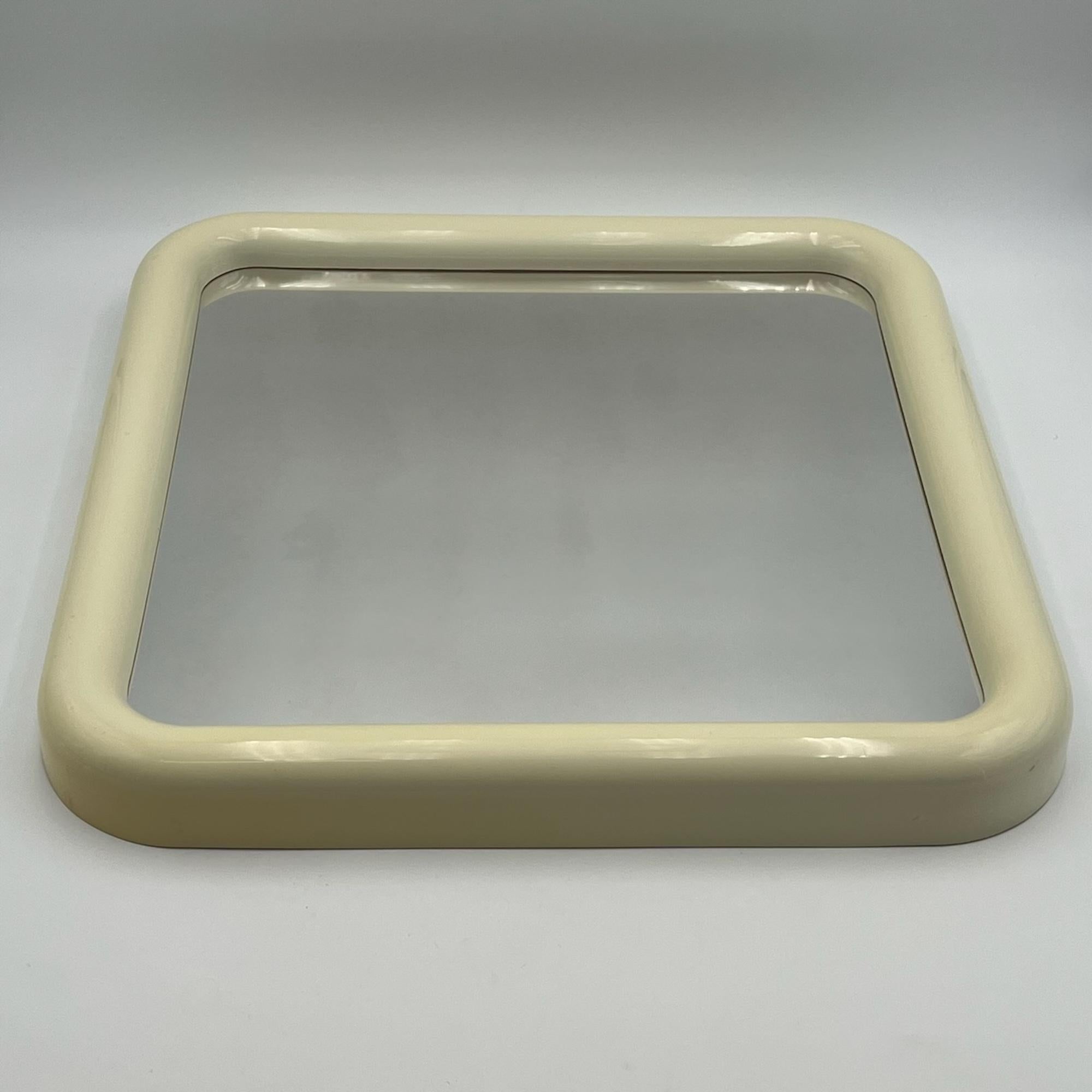 Beautiful space age plastic wall mirror with square frame and curved borders made in Italy in the 1960s.

The squared shape frame has thick and rounded borders, a signature of late 60s and early 70s Italian productions. The glossy plastic with its