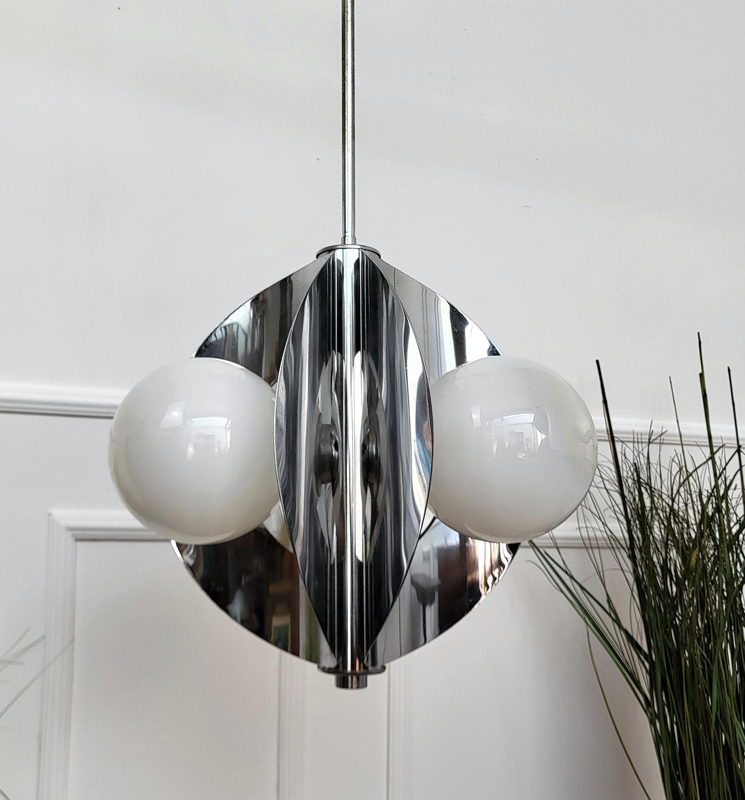 1960s Italian Spaceage Metal Glass Balls Pendant Suspension Hanging Light In Good Condition For Sale In Carimate, Como
