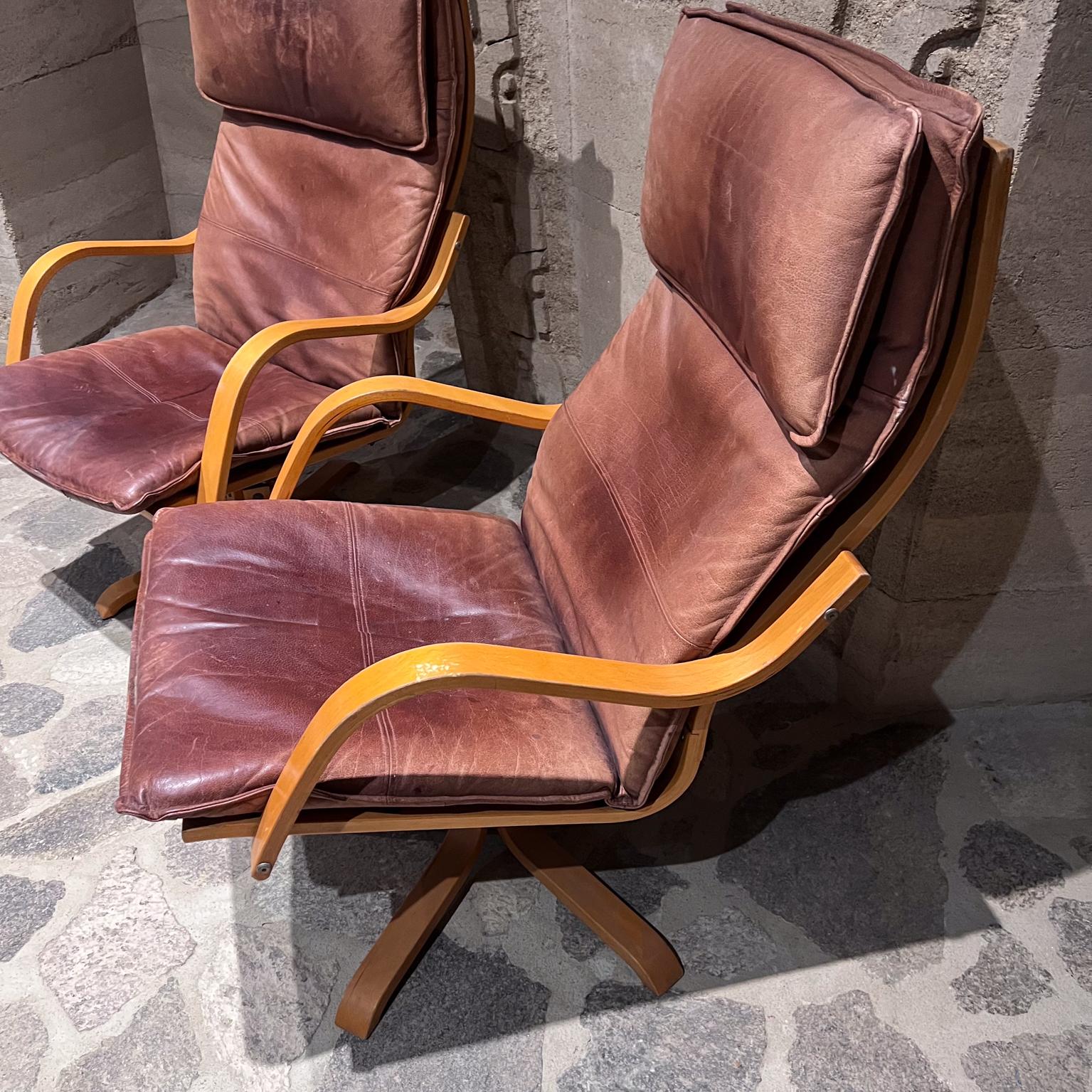 Mid-20th Century 1960s Italian Swiss Leather Tall Padded Lounge Chairs For Sale