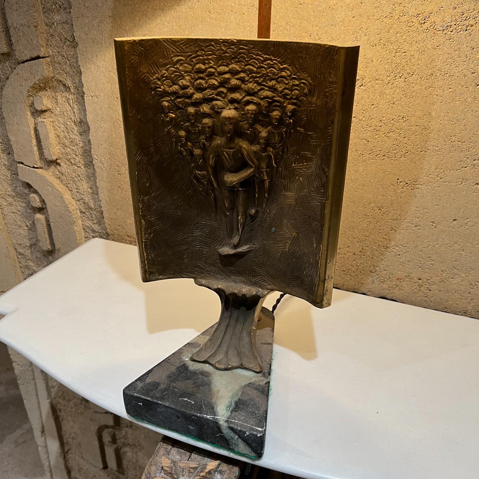 Mid-Century Modern Lampe de table italienne des années 1960 Sculpture d'art mi-siècle en bronze avec base en marbre vert Italie en vente