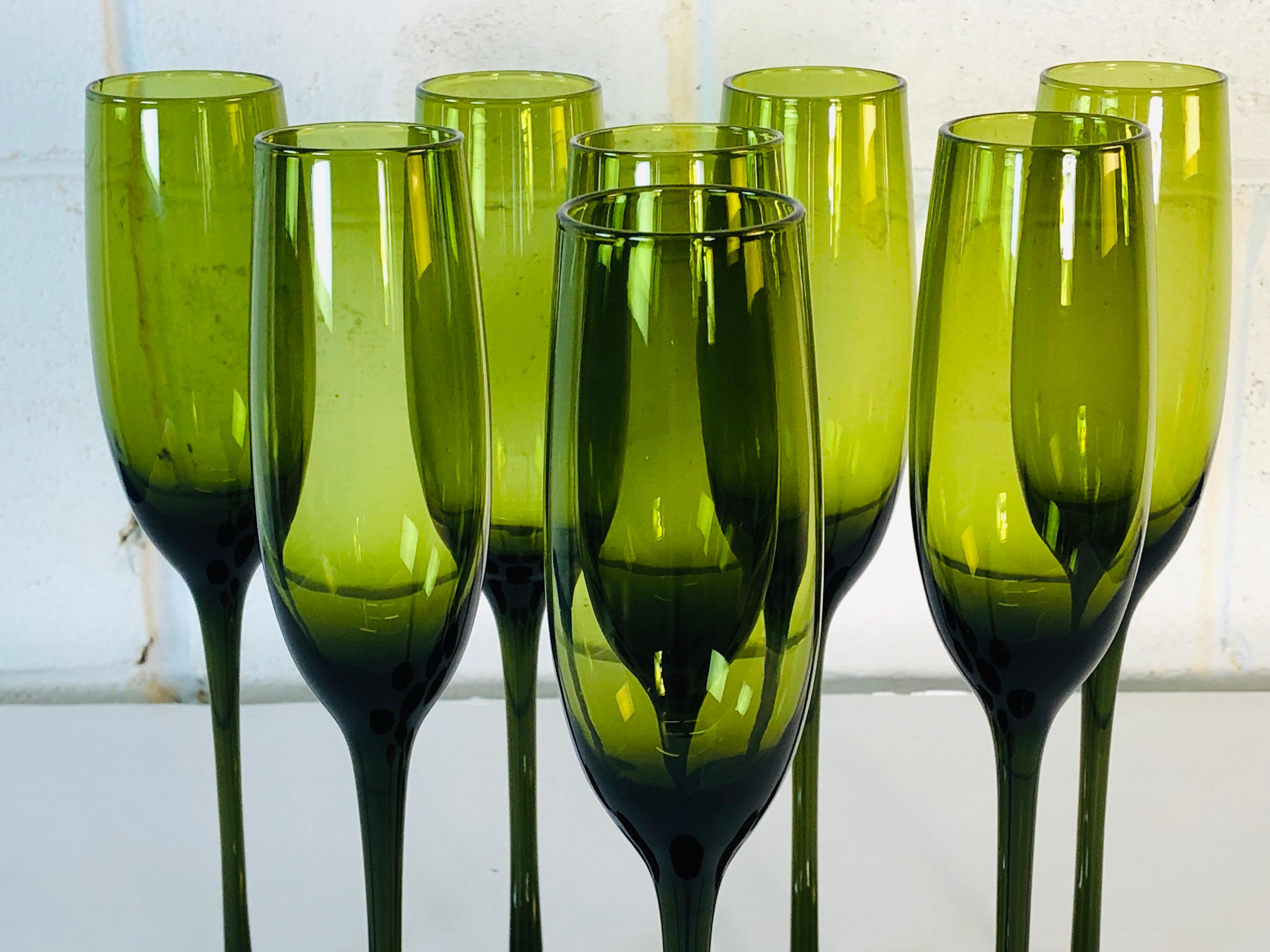 1960s Italian Tall Green Champagne Flutes, Set of 8 In Excellent Condition For Sale In Amherst, NH
