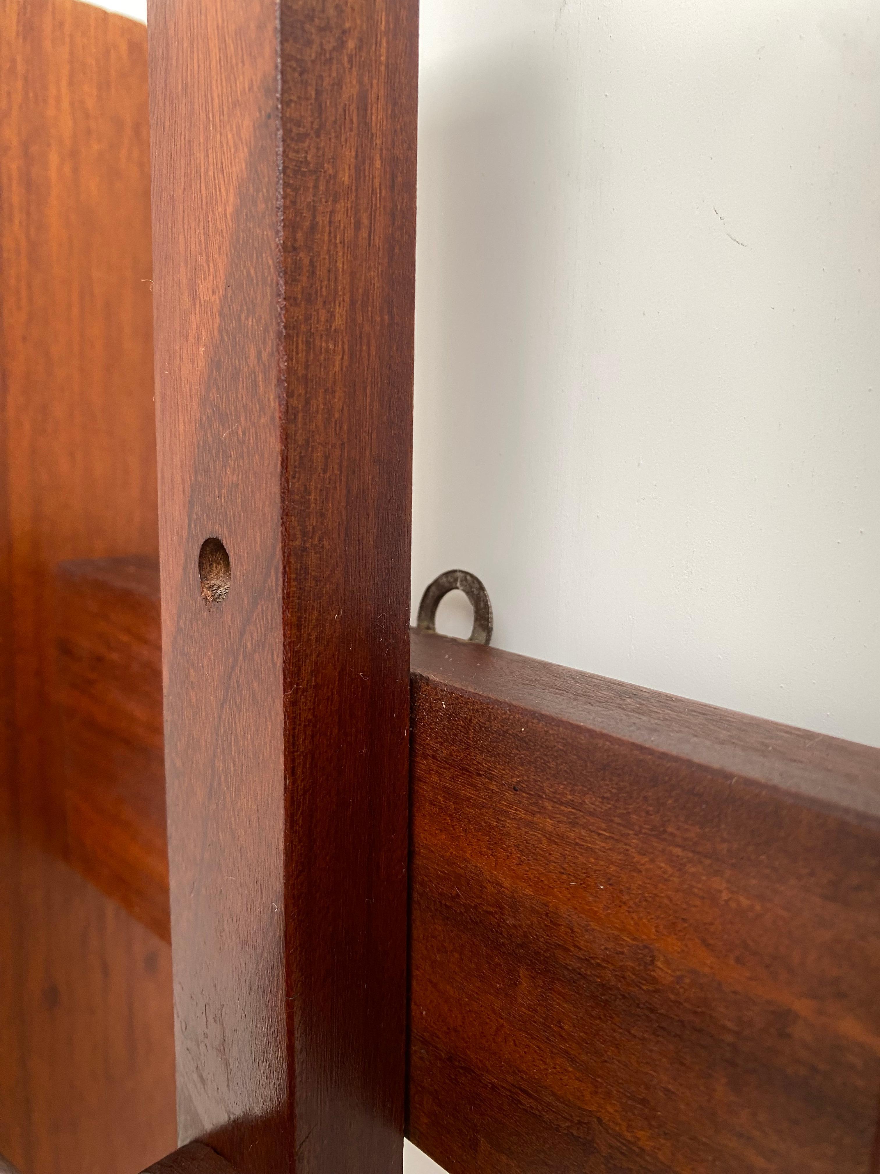 Appendiabiti a muro in teak italiano degli anni '60 con tessuto in velluto mohair nuovo in vendita 8