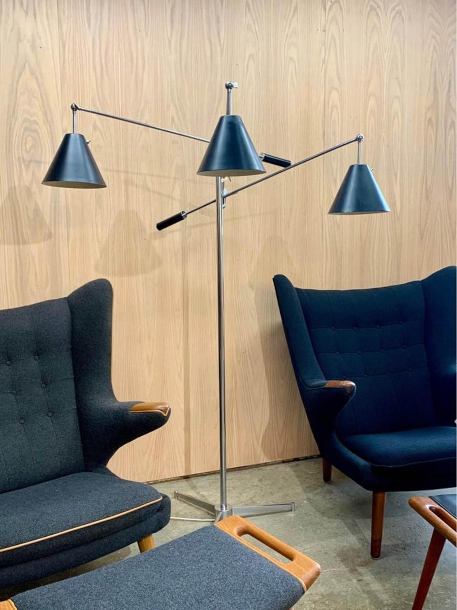 1960s Italian Triennale Floor Lamp by Angelo Lelii for Arredoluce For Sale 4