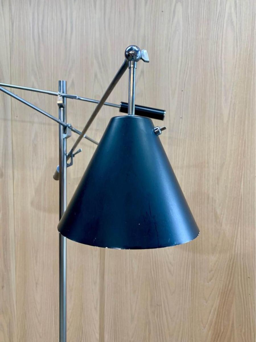 We are excited to offer this iconic Italian floor lamp, designed by Angelo Lelii for Arredoluce in the 1950s. Featuring three adjustable lights, the lamp can be configured into a multitude of positions and displays. It remains in good condition,