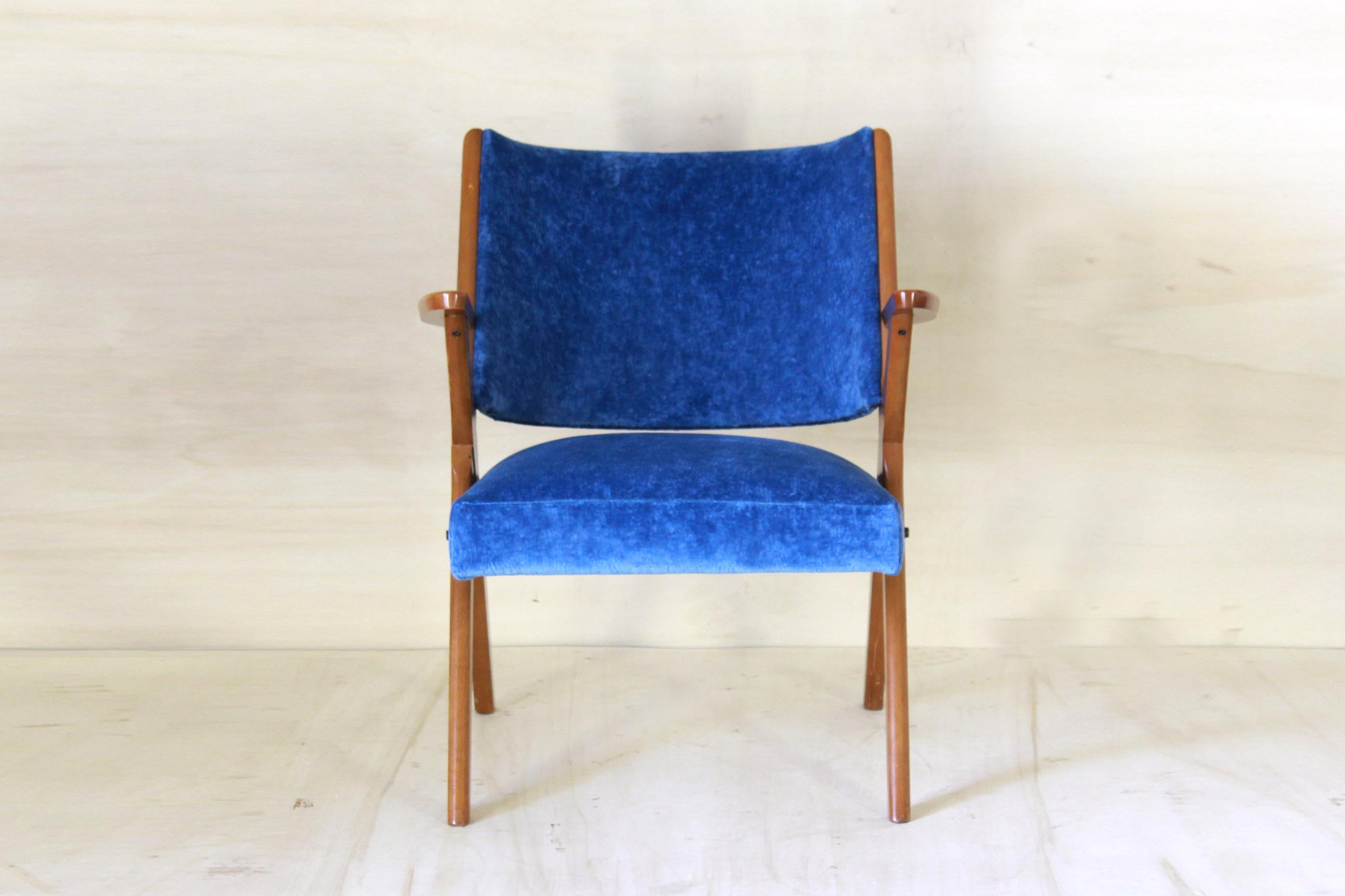 Vintage Velvet Blue Armchair, Dal Vera, Italy 1960s
A 1960s made in Italy vintage armchair with solid wood structure and blue velvet seat and backseat.

The wood has been cleaned and polished meanwhile the seat and back seat filling changed.

The