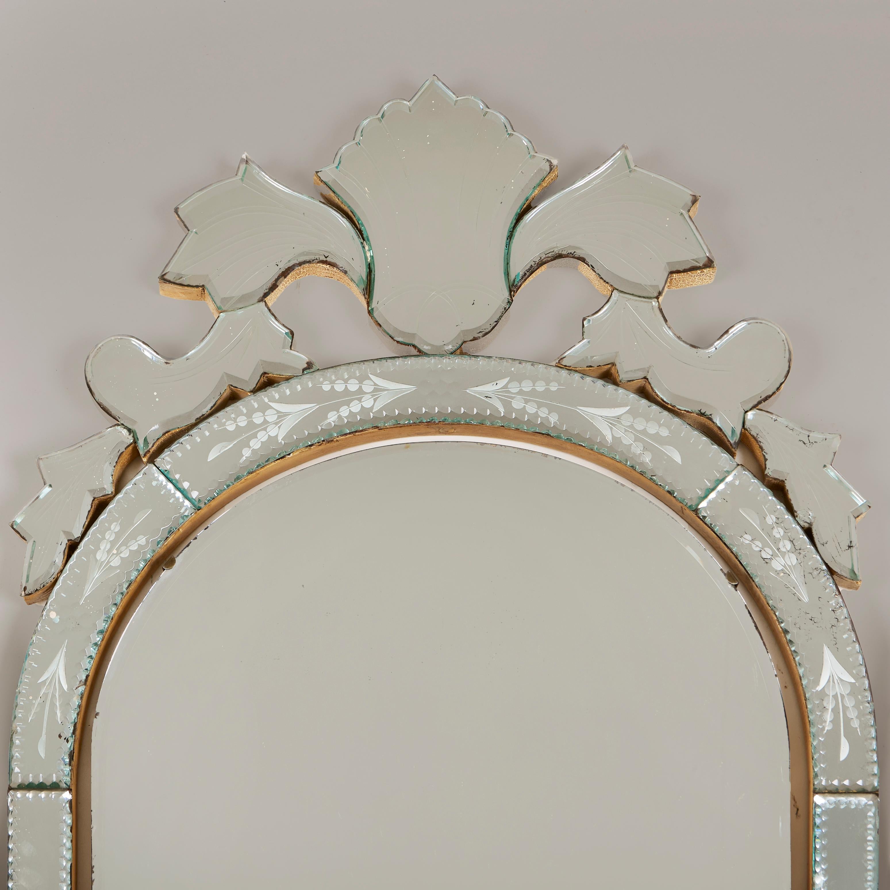 1960's Italian Venetian etched triptych table mirror In Good Condition For Sale In London, GB