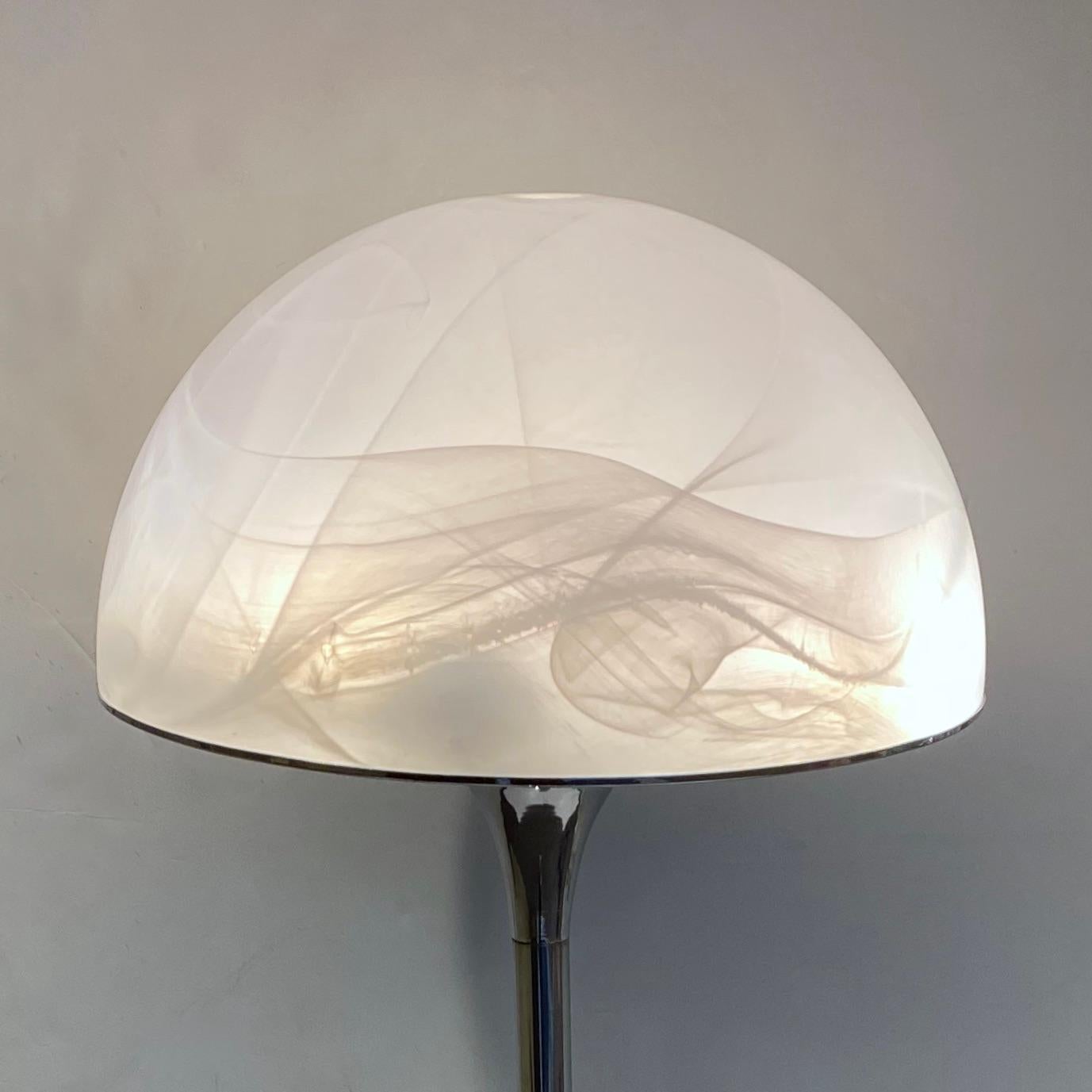 Años 60, Italia Art Decó Vintage Mazzega Murano Blanco Cristal Níquel Lámpara de pie 1