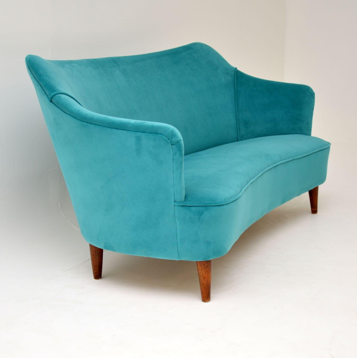 1960s Italian Vintage Cocktail Sofa or Loveseat In Good Condition In London, GB