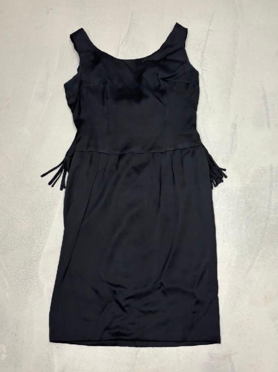 1960's Italian vintage little back fringe dress In Good Condition For Sale In Rome, IT