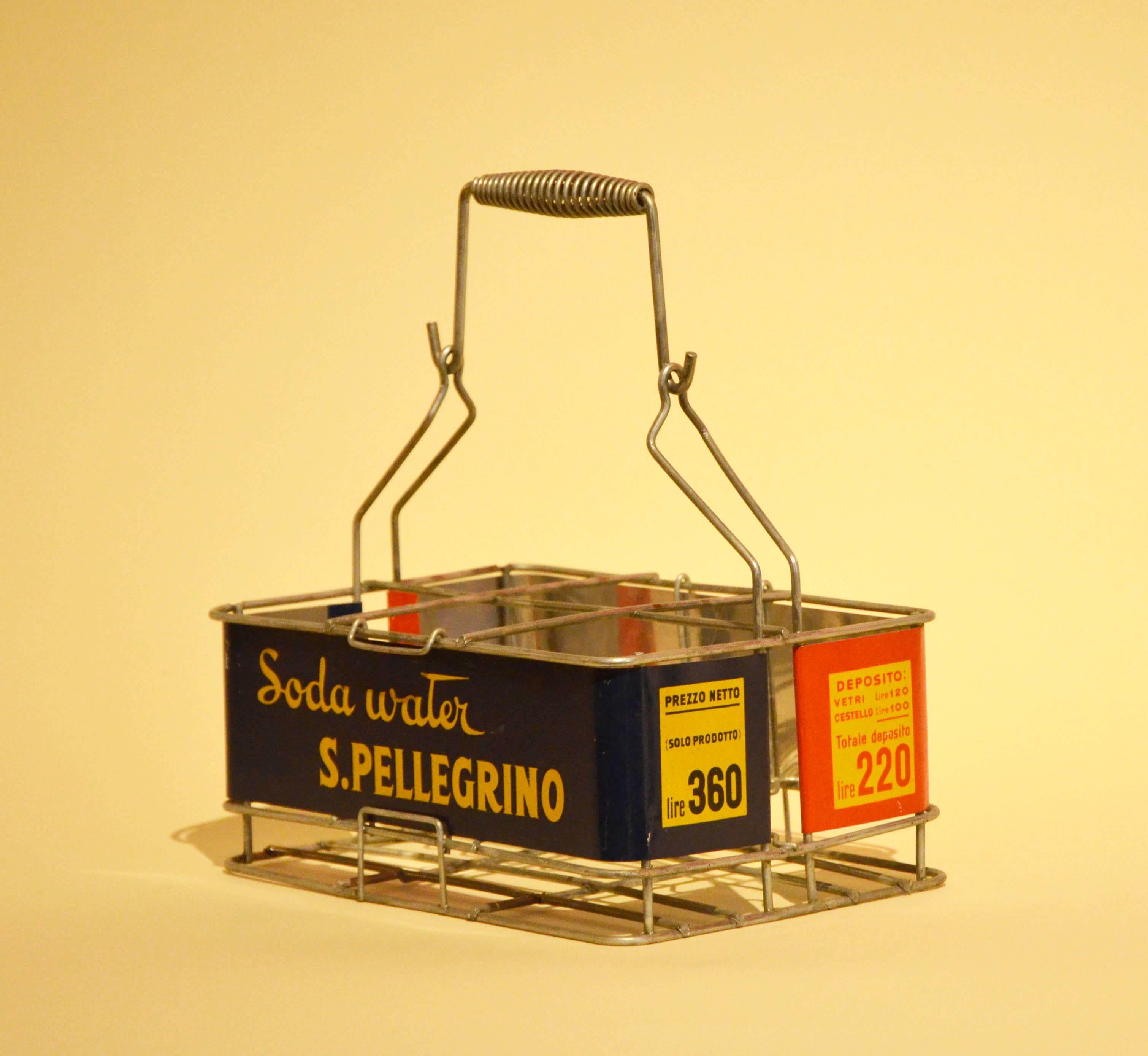 1960s Italian Vintage Metal Aranciata San Pellegrino Soda Bottle Basket In Good Condition For Sale In Milan, IT