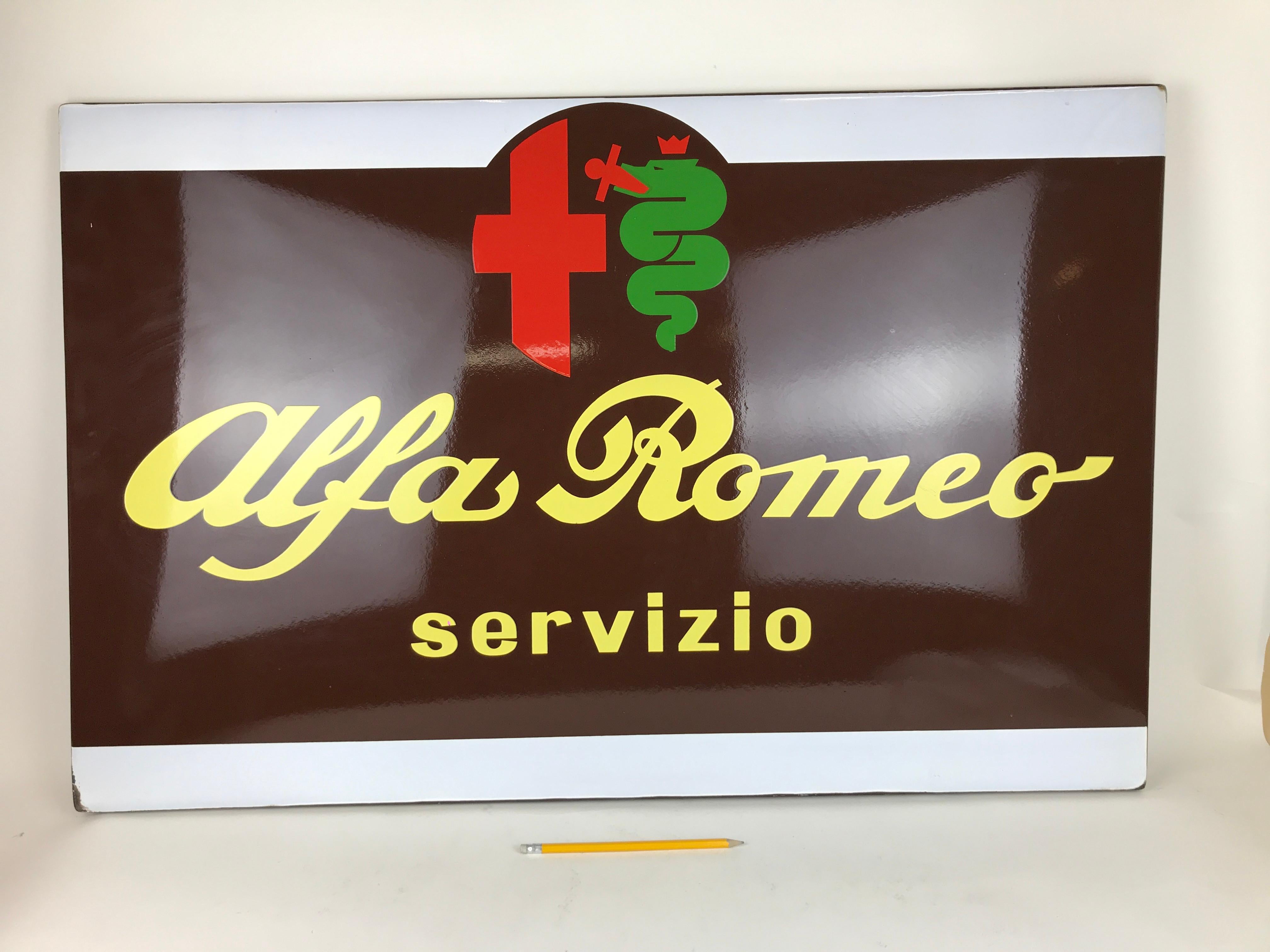 1960s Italian Vintage Metal Enamel Alfa Romeo Servizio Advertising Sign In Good Condition In Milan, IT