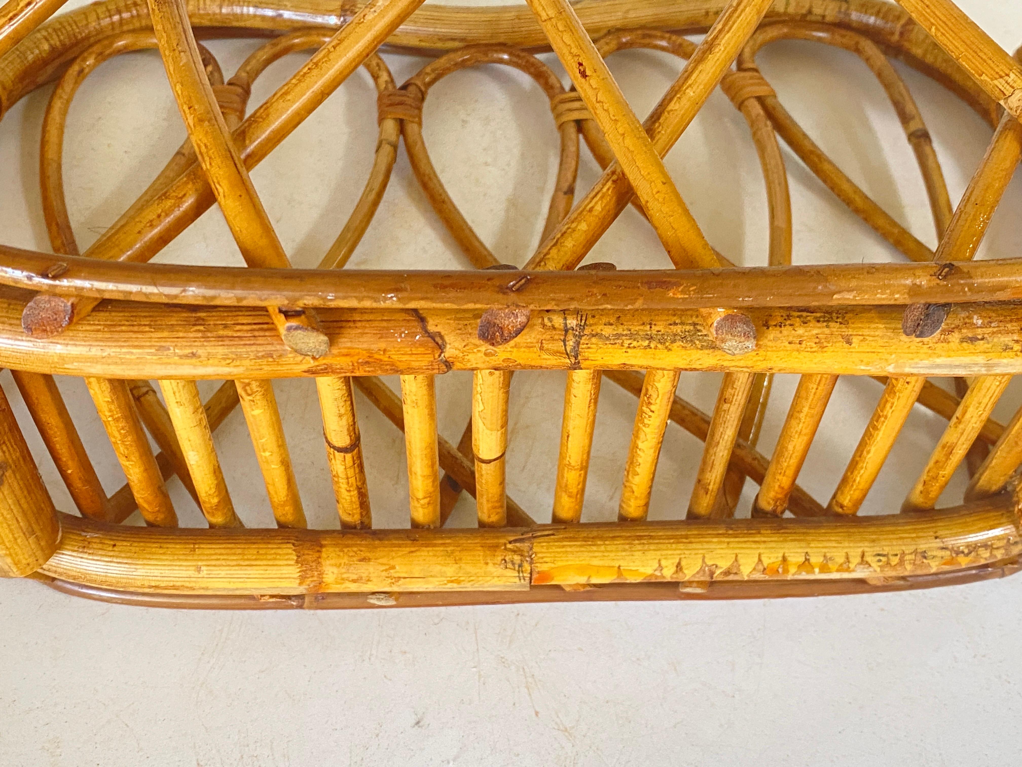 1960s Italian Vintage Mid-Century Modern Natural Rattan Wicker Magazine Holder In Good Condition For Sale In Auribeau sur Siagne, FR