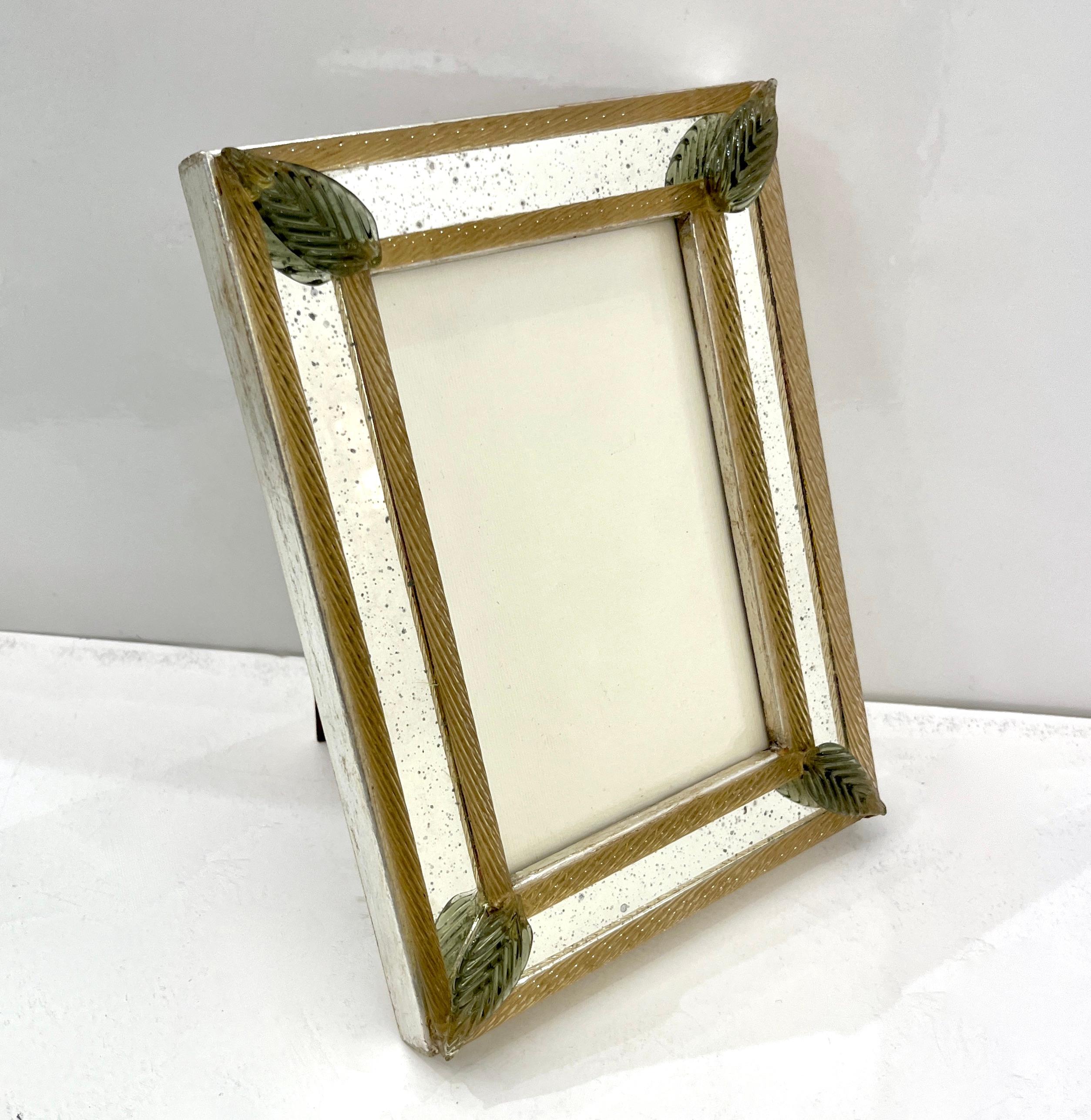 A 1960s elegant vintage organic picture frame to add style and simple sophistication to any room. The vintage speckled mirrored frame is double-edged with twisted amber gold Murano glass baguettes and each corner is decorated with a hunter green